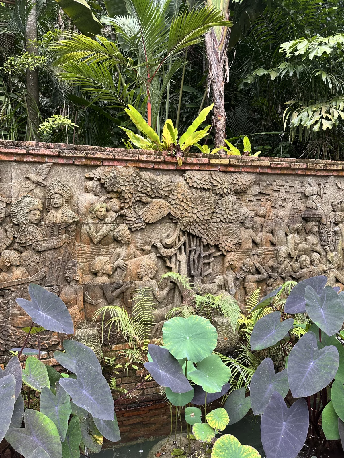 Forbidden Spring im grünen Fort Canning Park Forbidden Spring im grünen Fort Canning Park