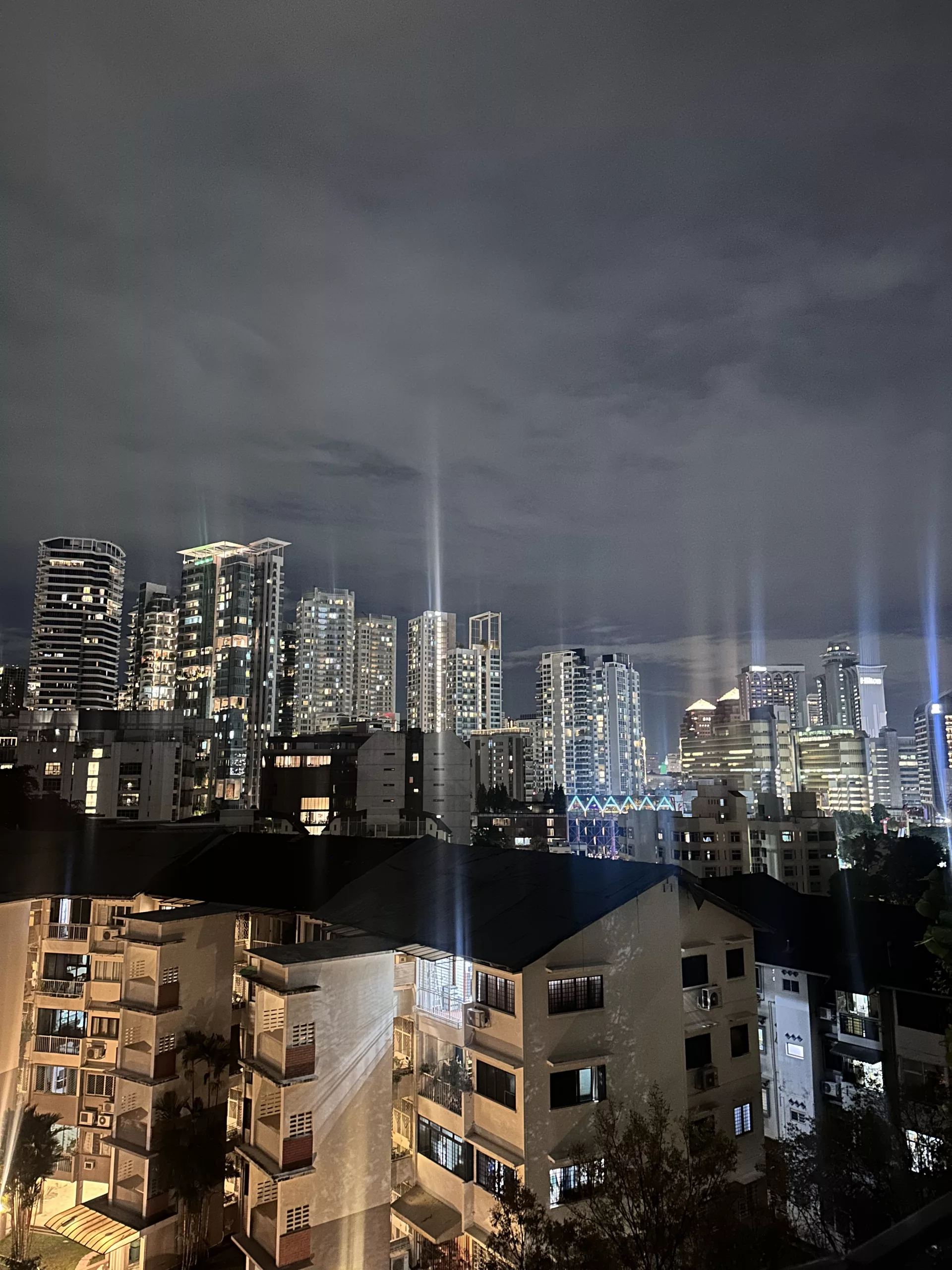 Dachterrasse der Oxley Thanksgiving Residence mit toller Aussicht auf die Skyline