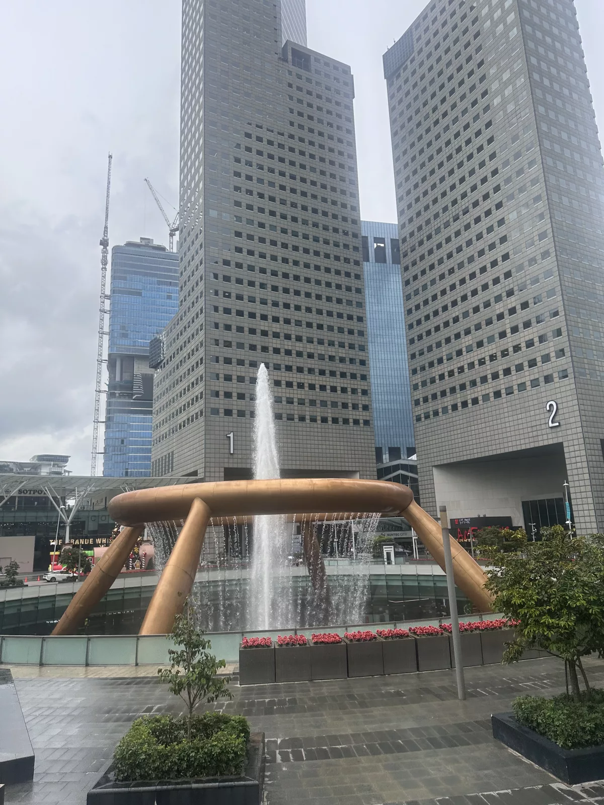 Fountain of Wealth vor der Suntec City Fountain of Wealth vor der Suntec City in Singapur
