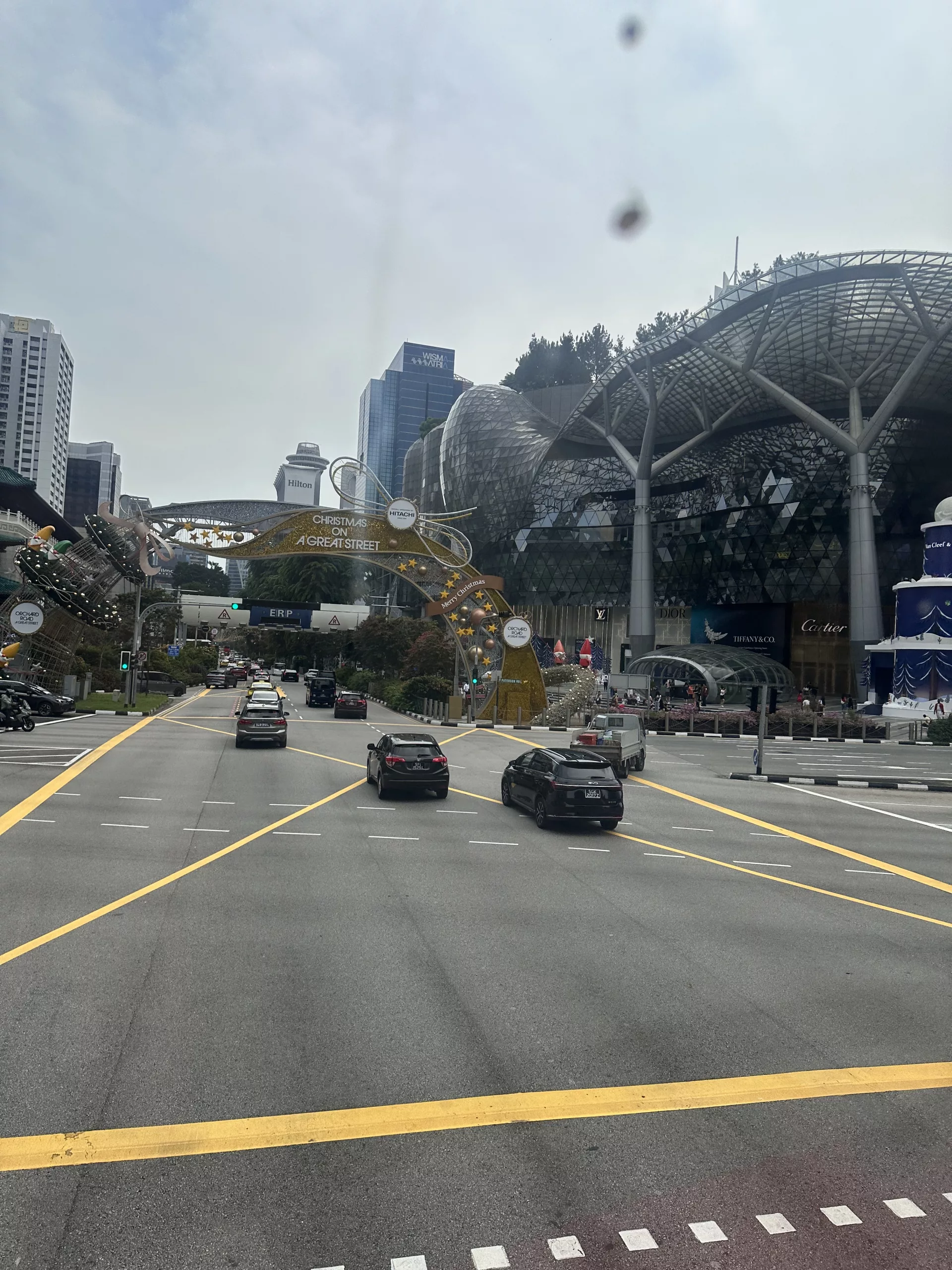 Die Orchard Road siehst du bei der Bustour von oben