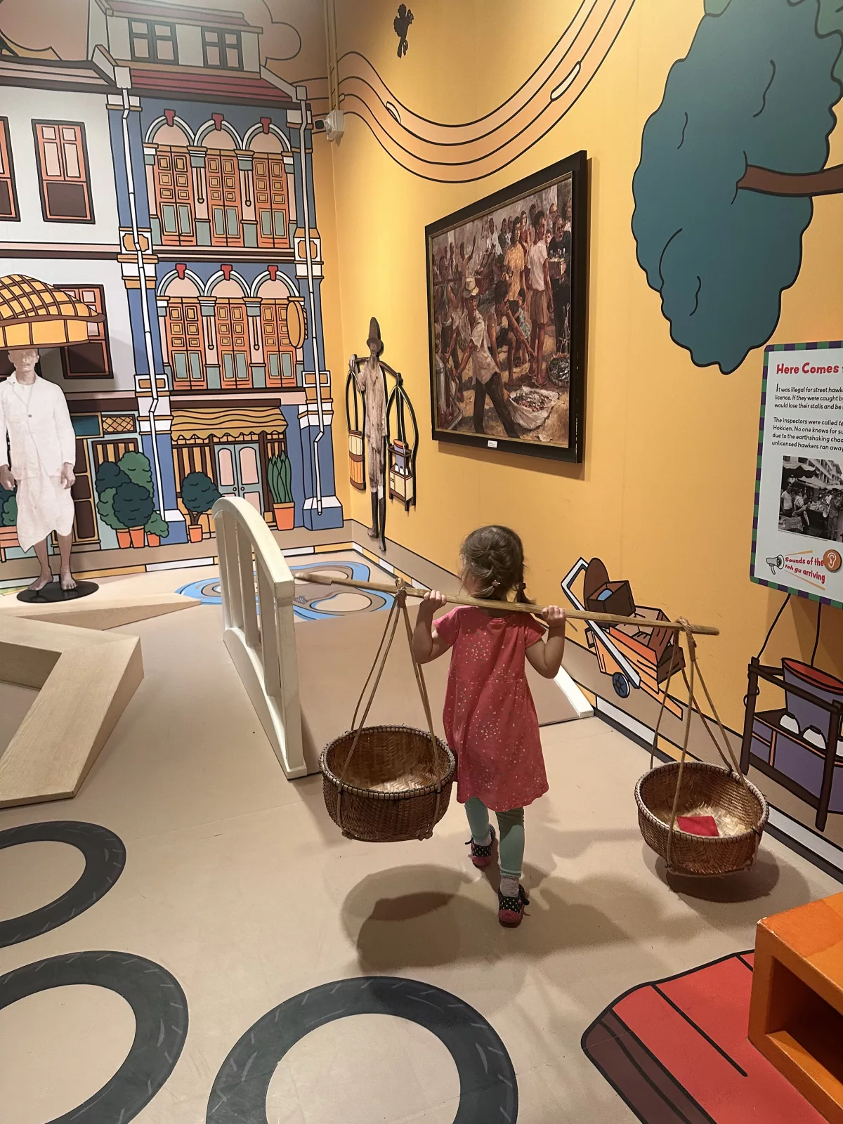 Leichter war die Arbeit früher jedenfalls nicht ;) Im Childrens Museum können Kinder in die Fußstapfen der Hausierer von Singapur treten