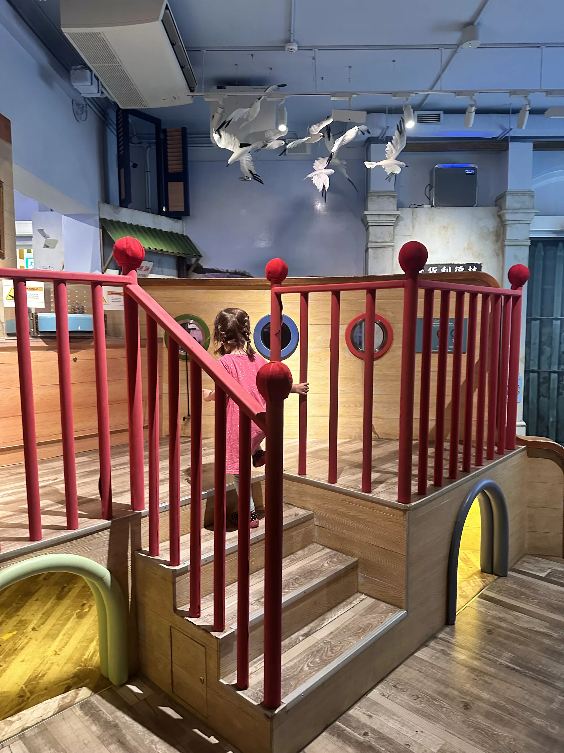 Alle Bereiche im Kindermuseum Singapur sind (wie hier das Boot) interaktiv und begehbar gestaltet