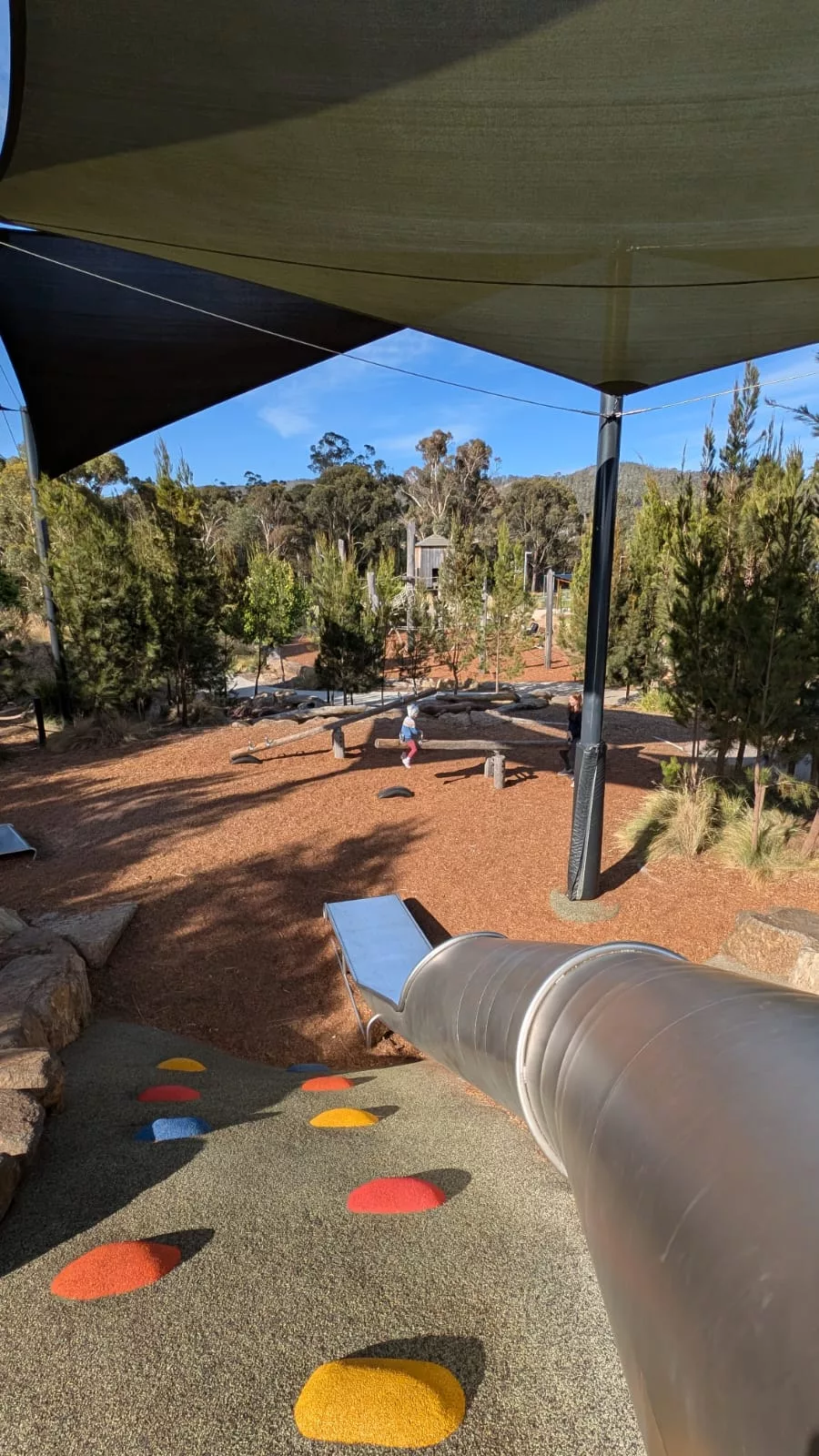 Rutschen, Wippen, Schaukeln usw. sind natürlich auch da Rutschen, Wippen, Schaukeln usw. sind natürlich auch auf dem Spielplatz im Kingston Park zu finden