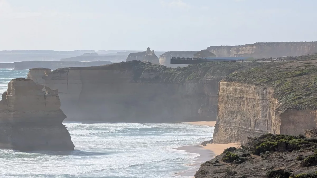Blick vom Secret Apostles Lookout zur Twelve Apostles Aussichtsplattform