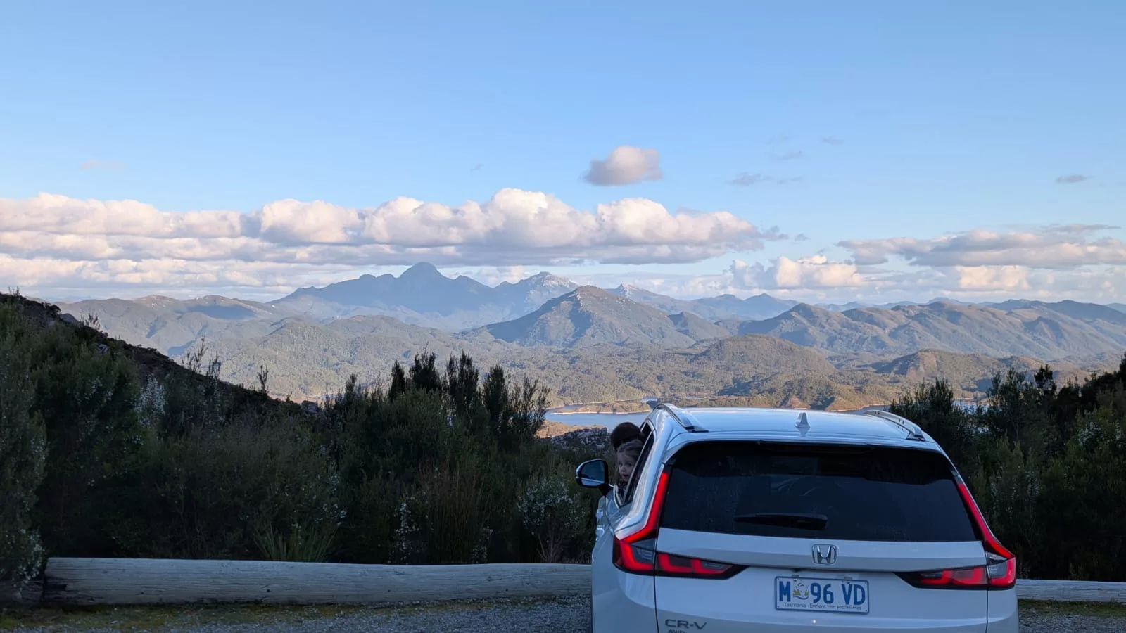 Tasmanien überrascht uns immer wieder mit perfekten Roadtrip-Landschaften