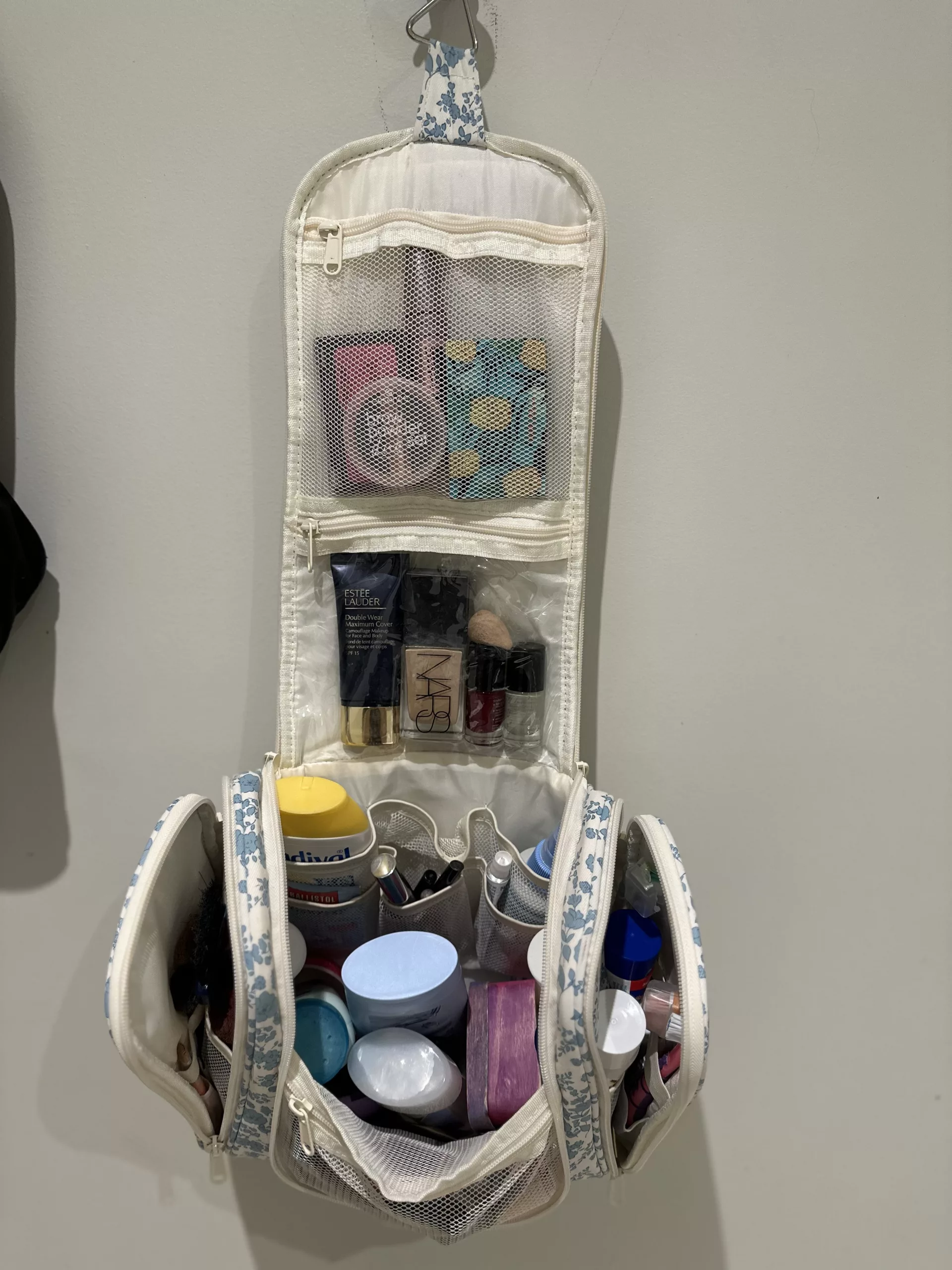 Mein Favorit: in die riesige Waschtasche passt ALLES rein