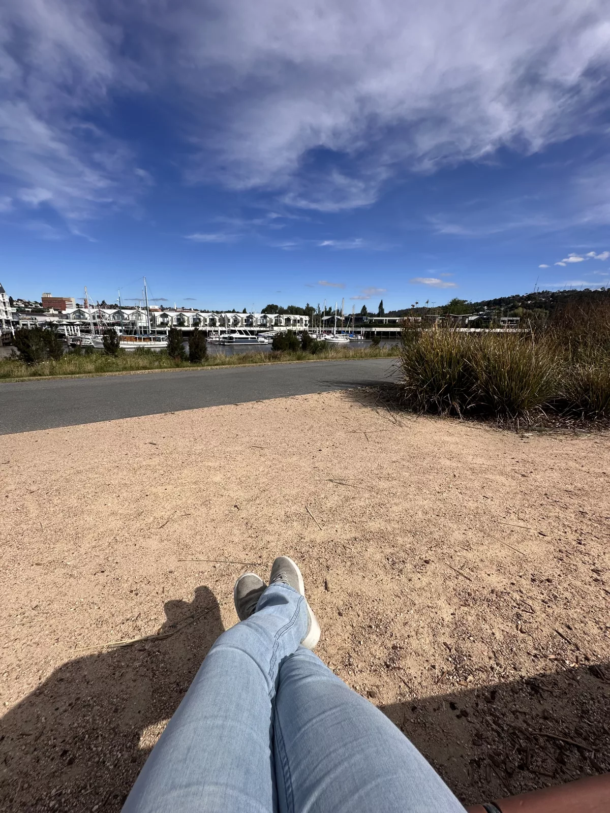 Pause auf einer der Bänke im Riverbend Park Pause auf einer der Bänke im Riverbend Park von Launceston