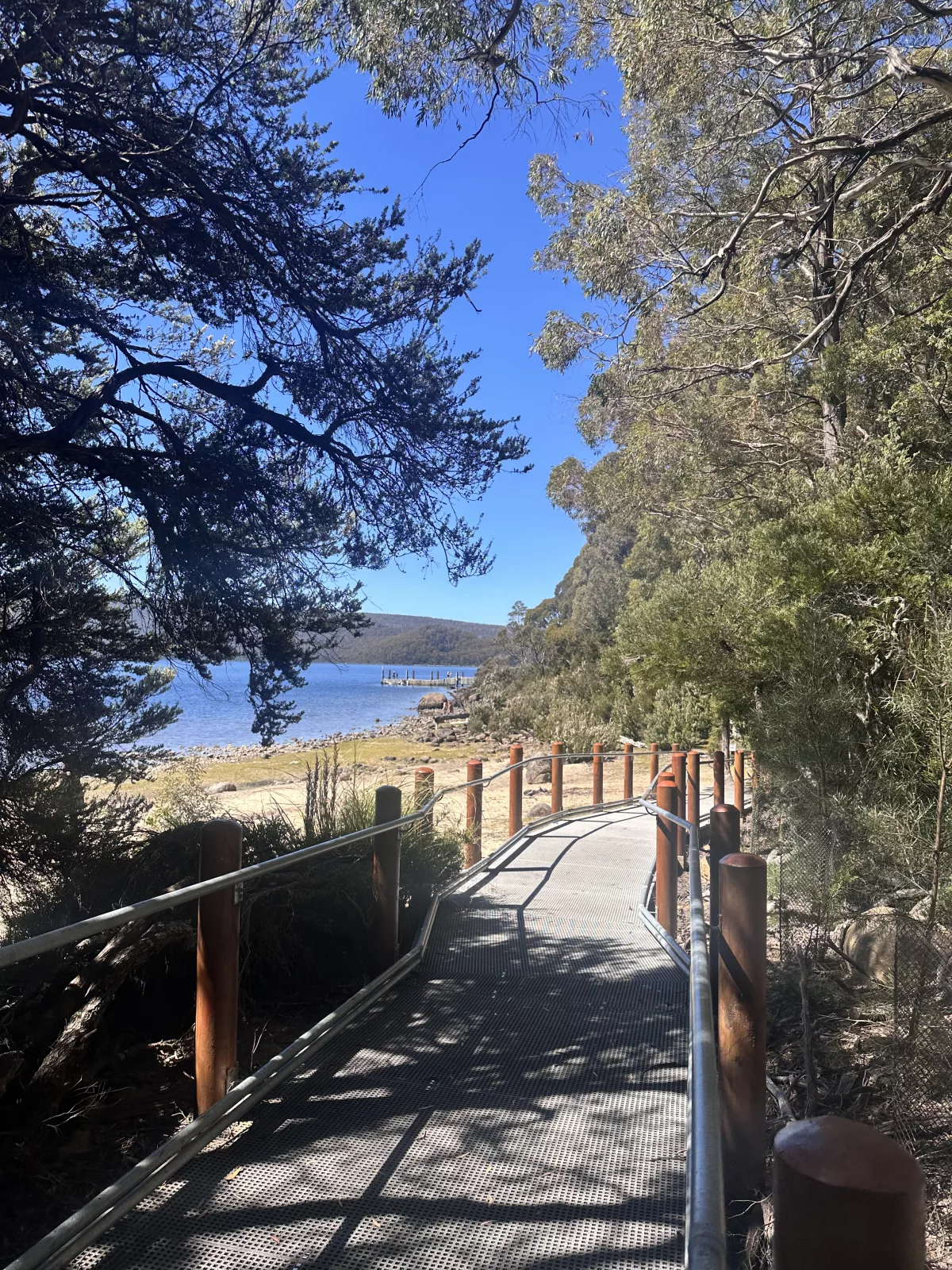 Weg vom Visitor Center zum Lake St Clair Weg vom Visitor Center zum Lake St Clair