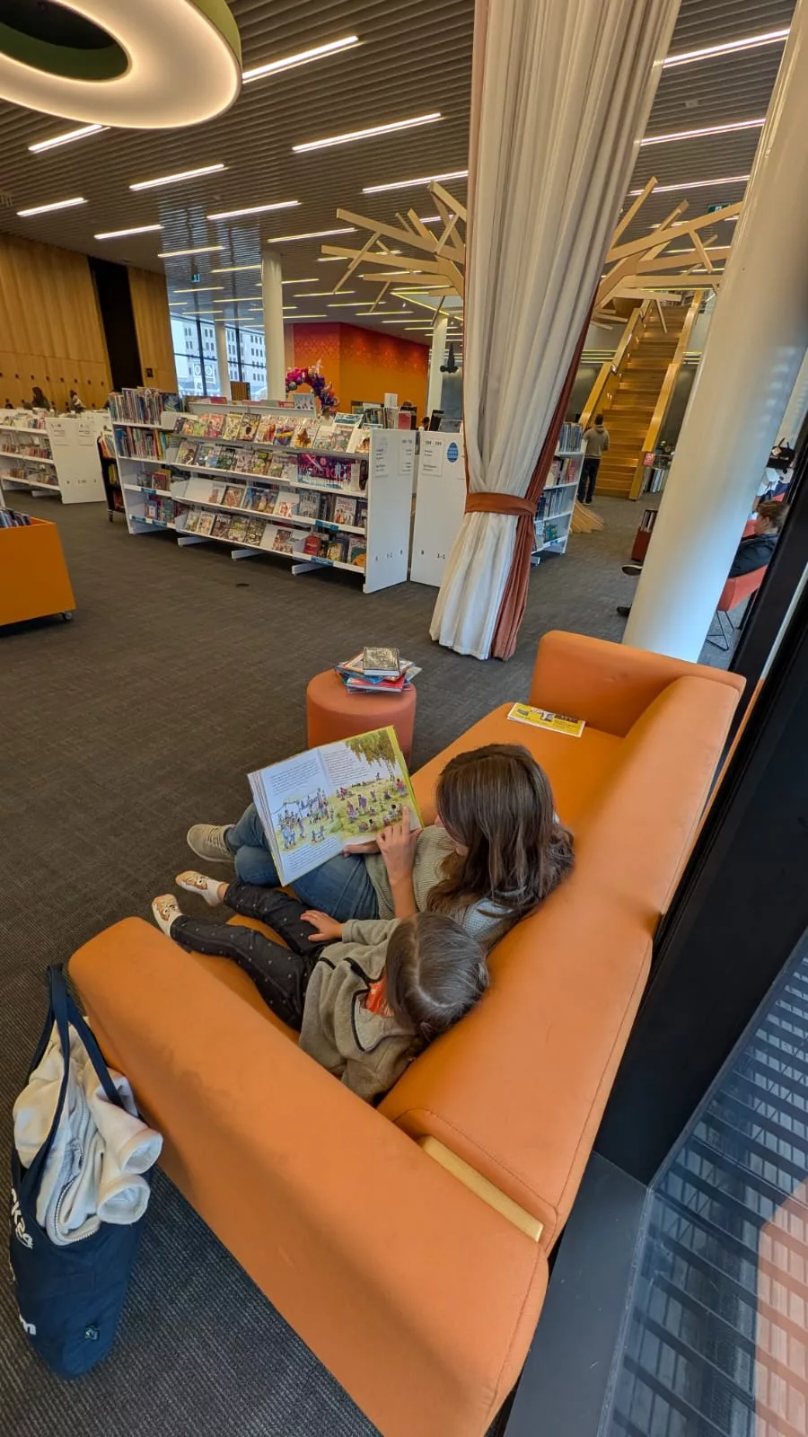 Ava hat in der Bibliothek von Christchurch tatsächlich ein deutsches Connie-Buch entdeckt