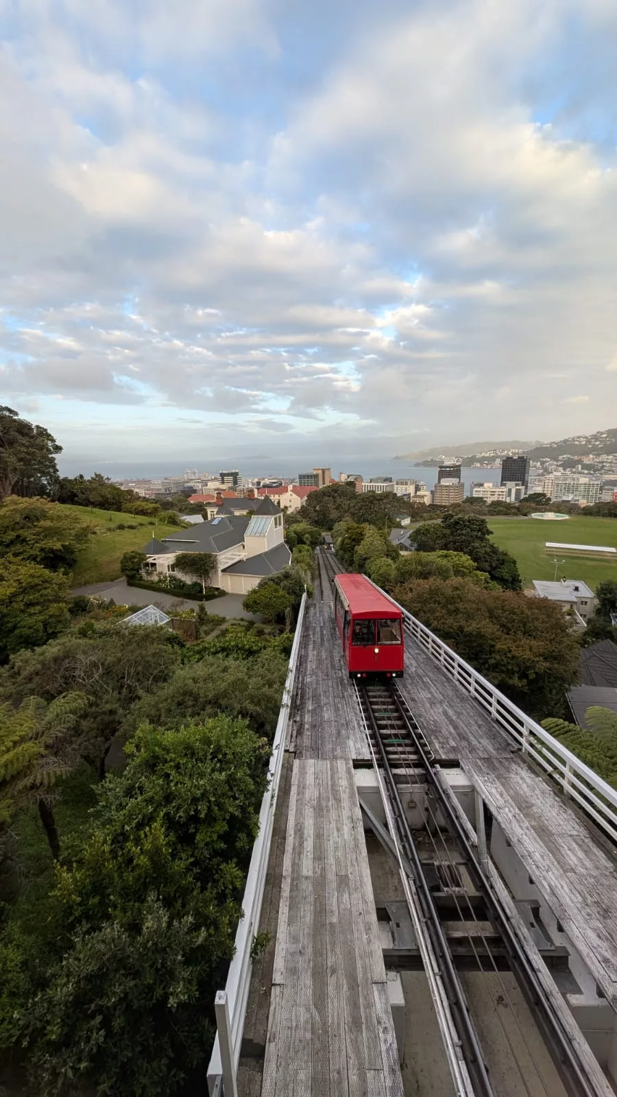 Mit der Cable Car geht es den Berg hinauf