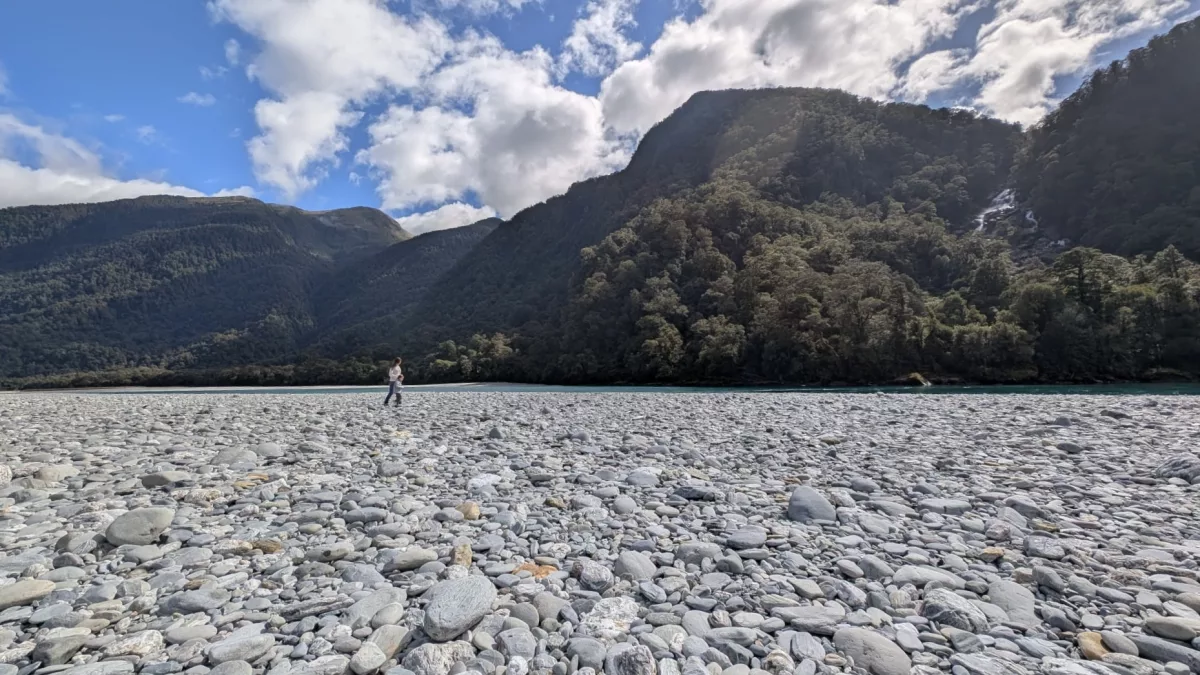 Am Flussufer angekommen