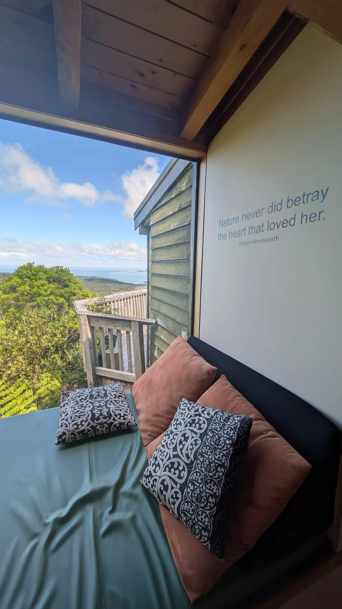 Innen gibt es gemütliche Rückzugsecken und viele Spielmöglichkeiten