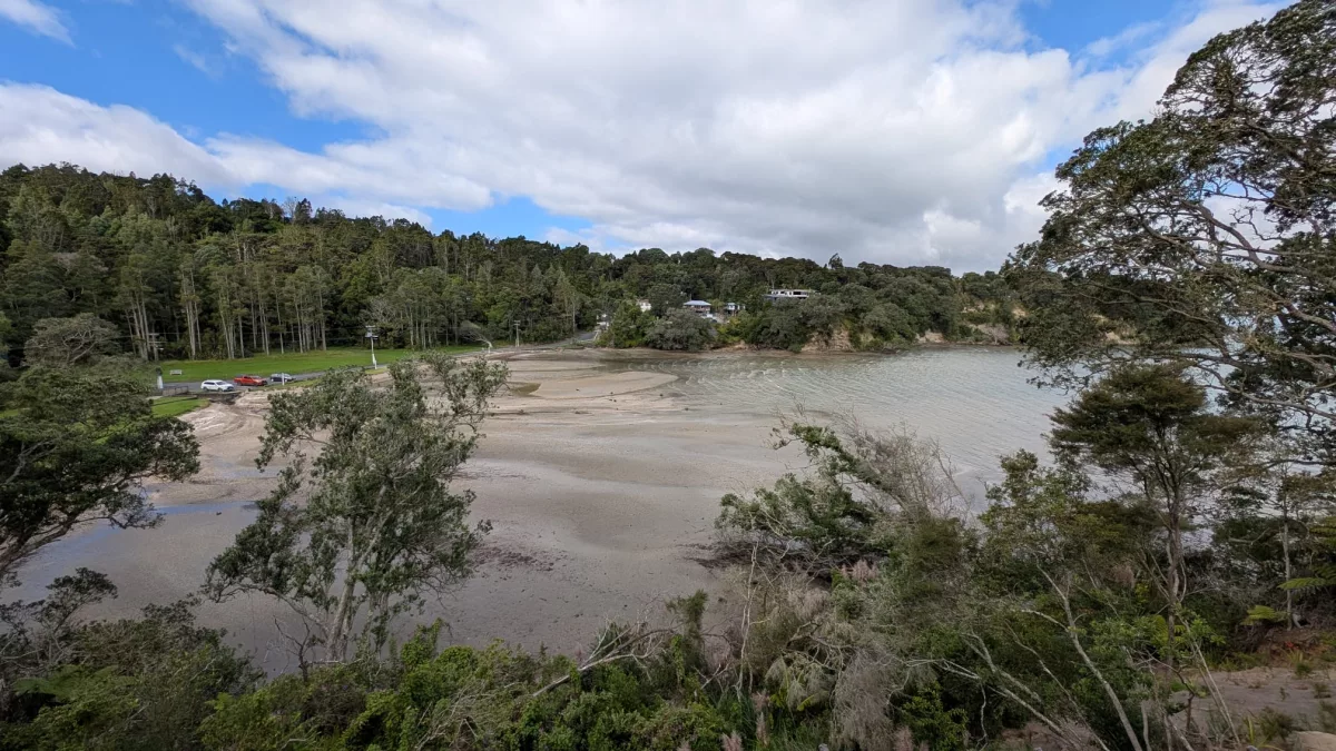 Blick auf den Titirangi Beach
