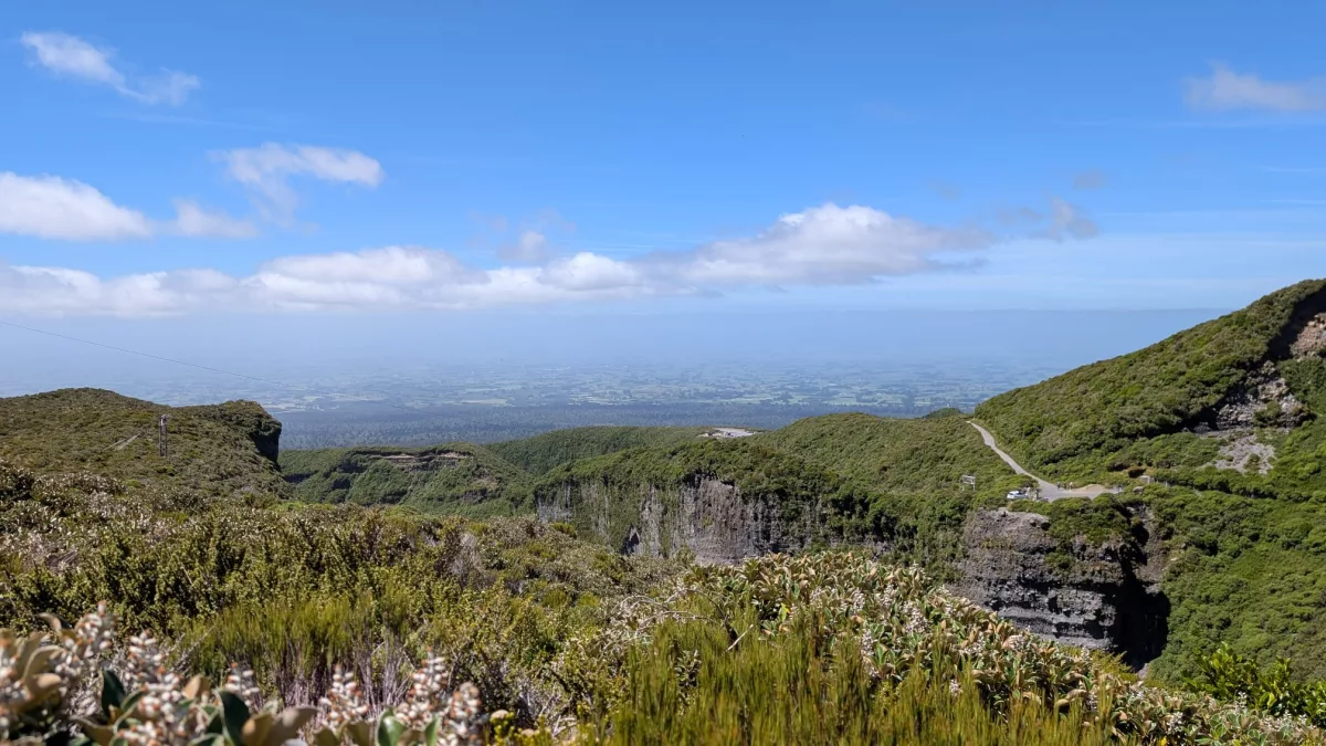 Die Aussicht von der Brücke ist in beide Richtungen beeindruckend