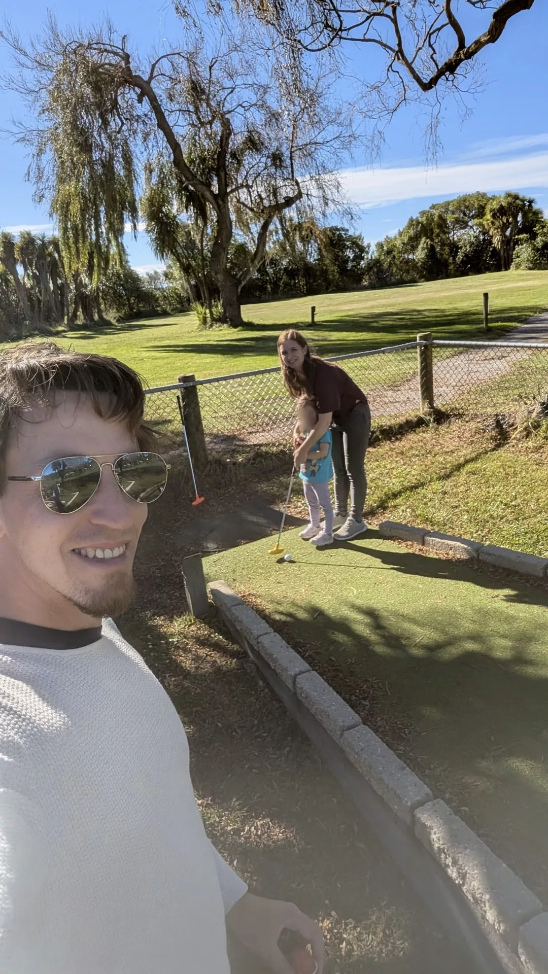 Erster Familienausflug zum Minigolf spielen
