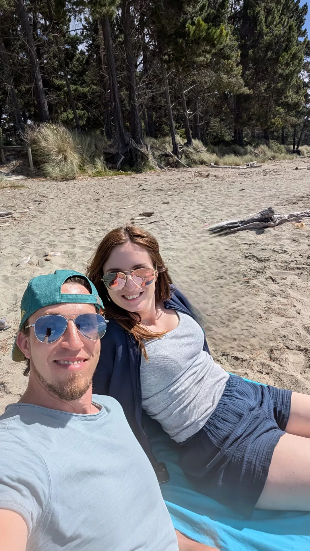 Der Strand von Rabbit Island liegt direkt am Wald