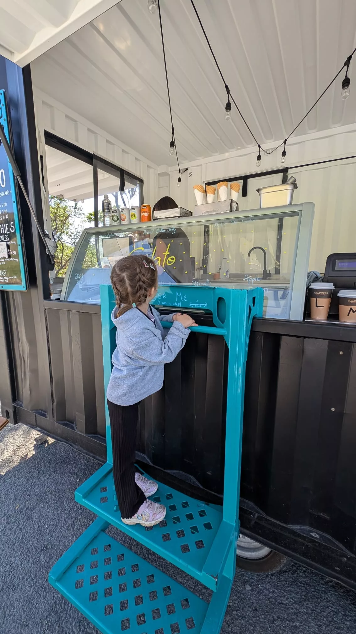 Empfehlenswert ist auch ein Stopp am Seafood BBQ Kiosk und Eisstand daneben