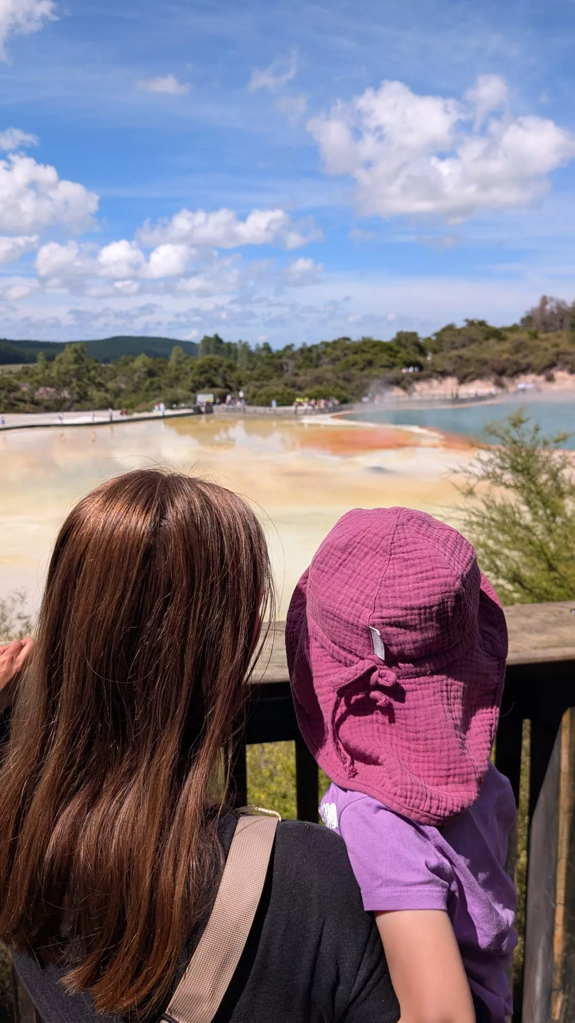 Ava nannte die Quellen immer liebevoll "Stinkelöcher"