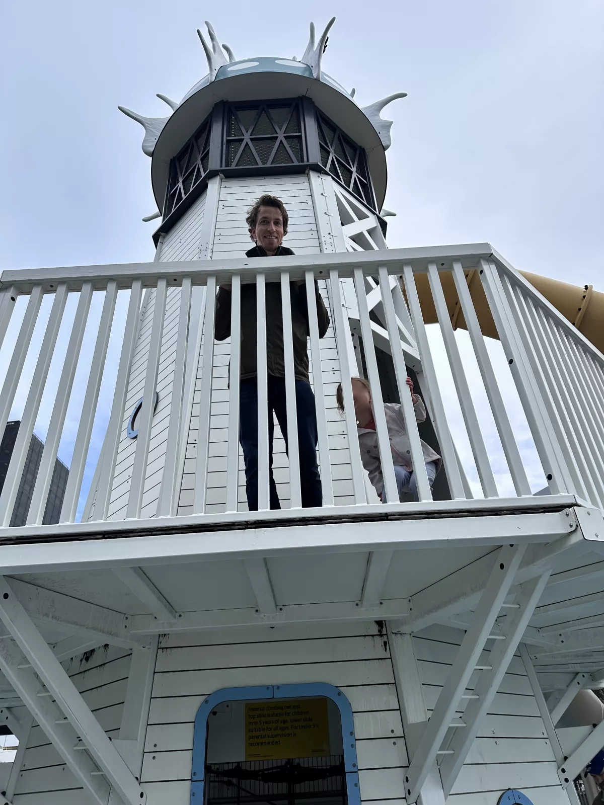 Besonders cool war der Leuchtturm mit Rutschen