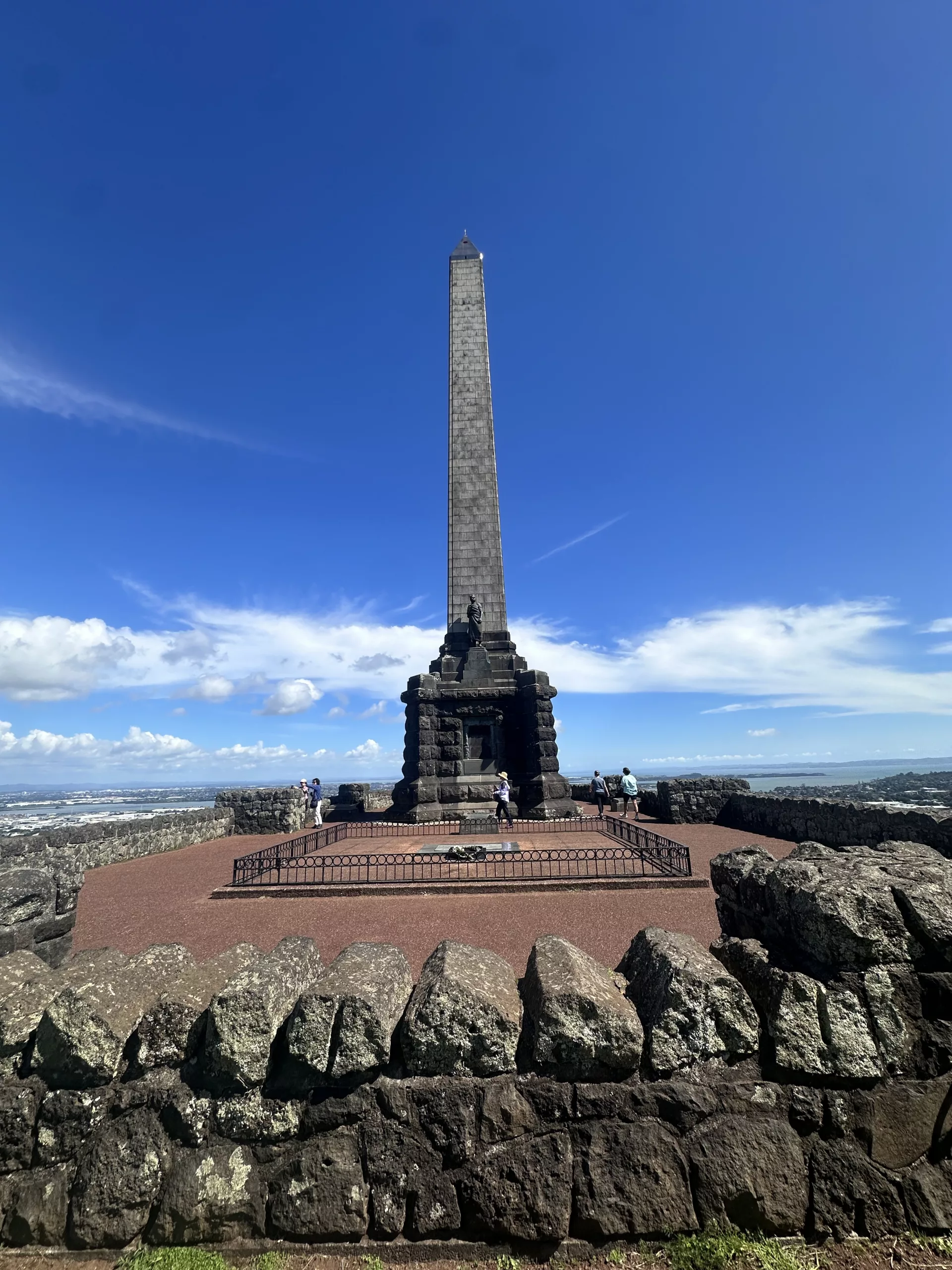 Der Obelisk an der Grabstätte von Sir John auf dem One Tree Hill