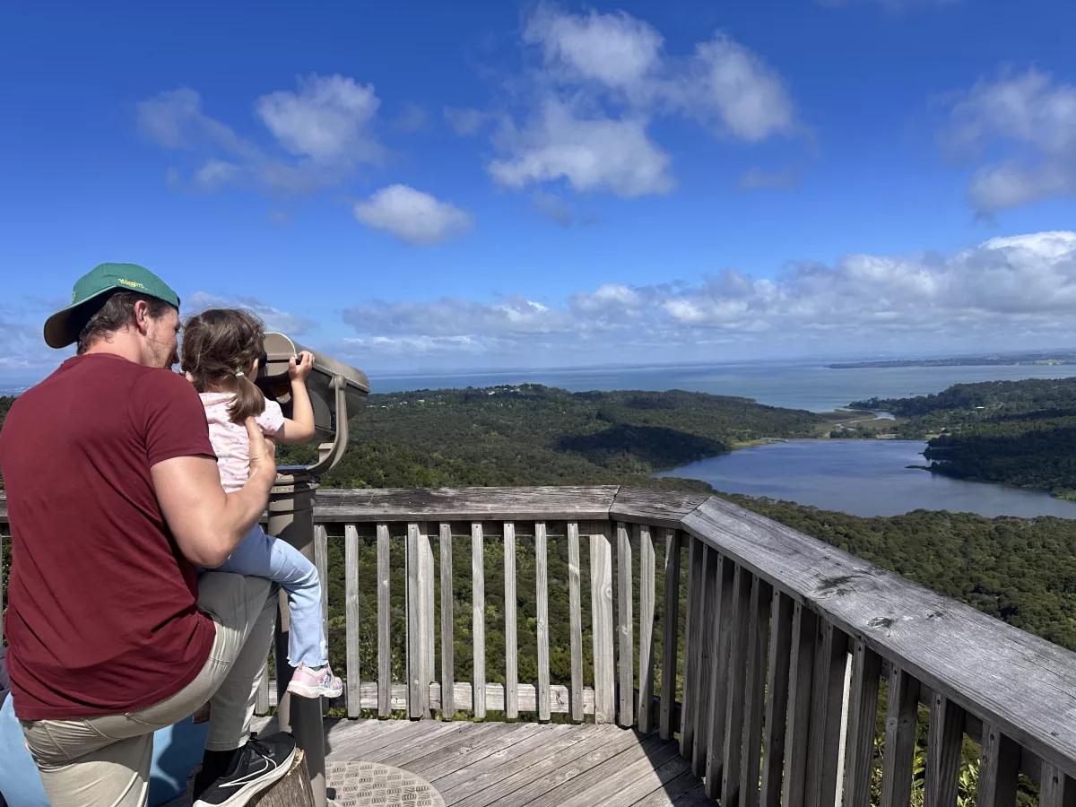 Es gibt sogar ein Fernglas zur kostenfreien Nutzung