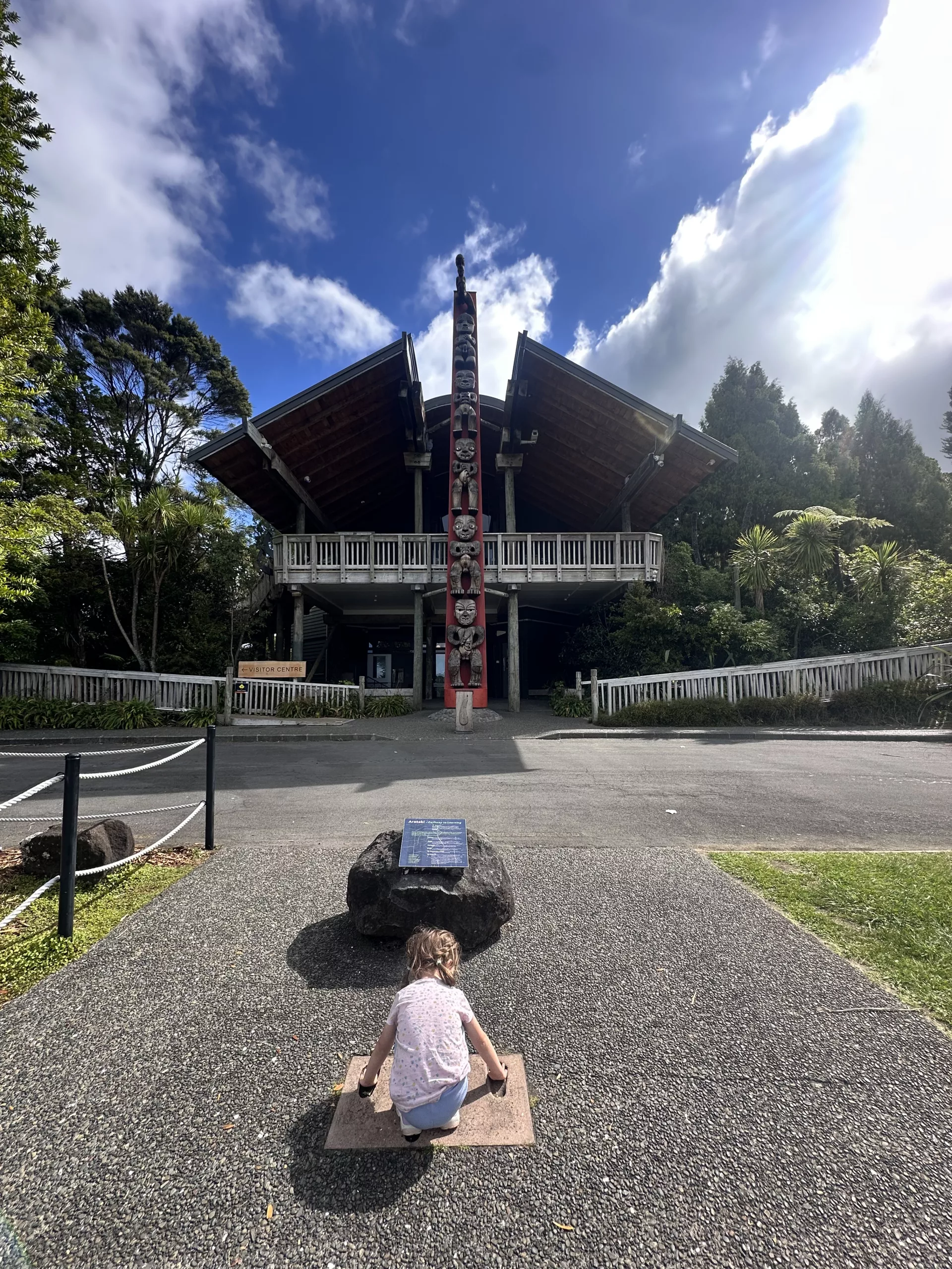 Eingang des Arataki Visitor Centers
