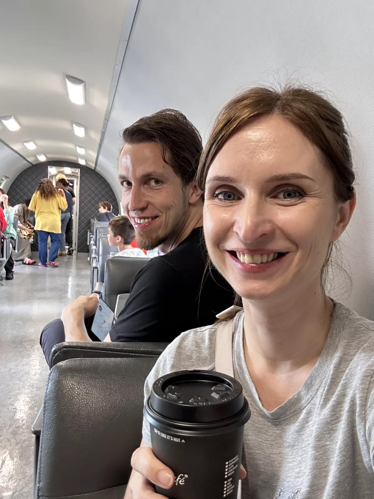 Endlich mal wieder einen Kaffee im Flugzeug trinken ;)