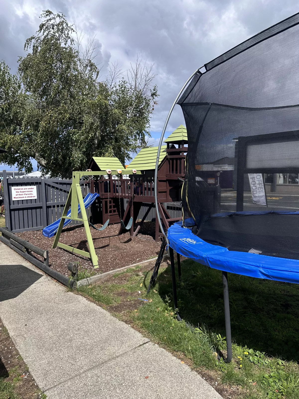 Dank des Spielbereichs im Garten konnten wir entspannt essen