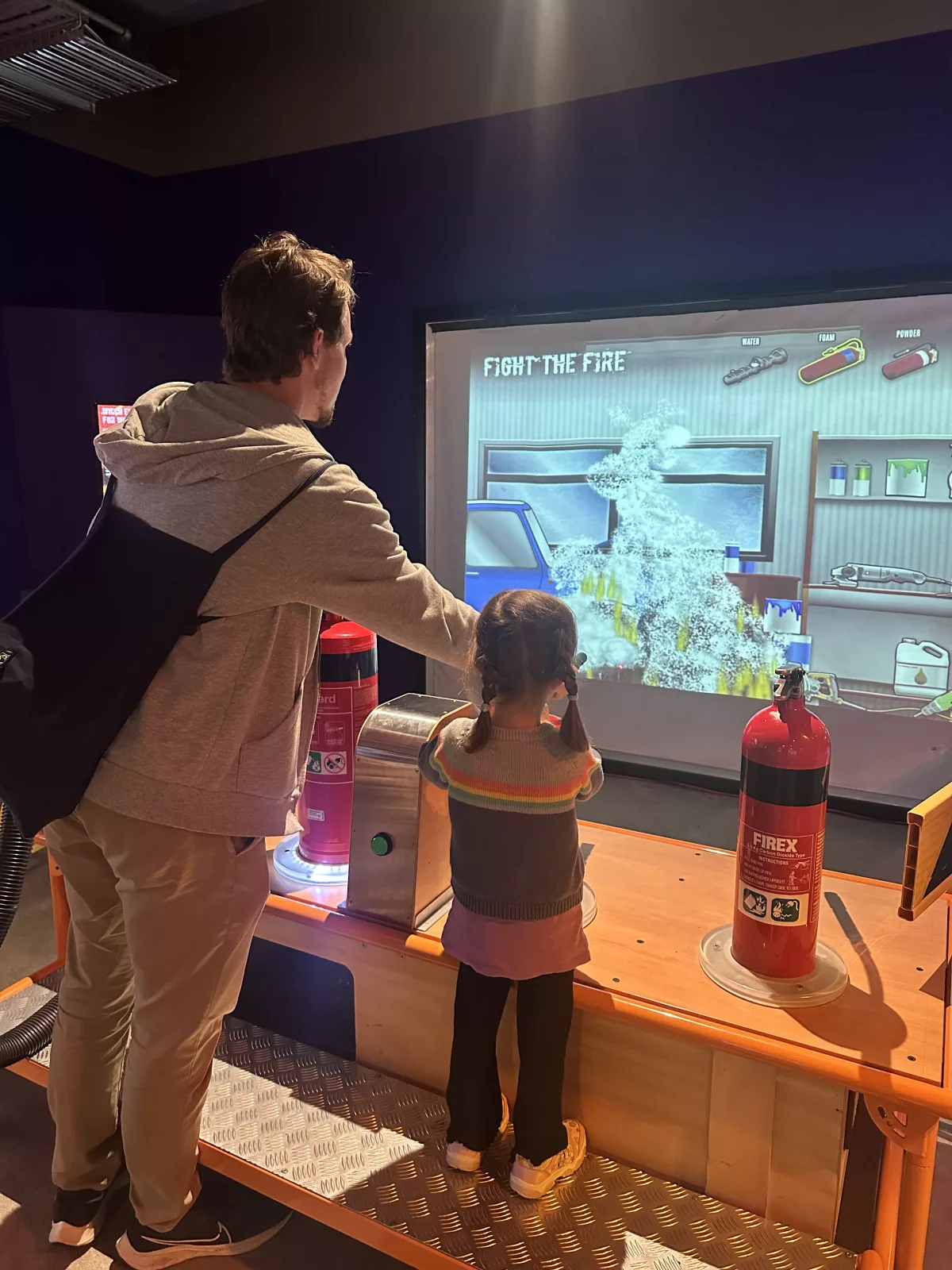 Beim Feuerlöschen hatte ich dank früherem Job Vorteile ;)