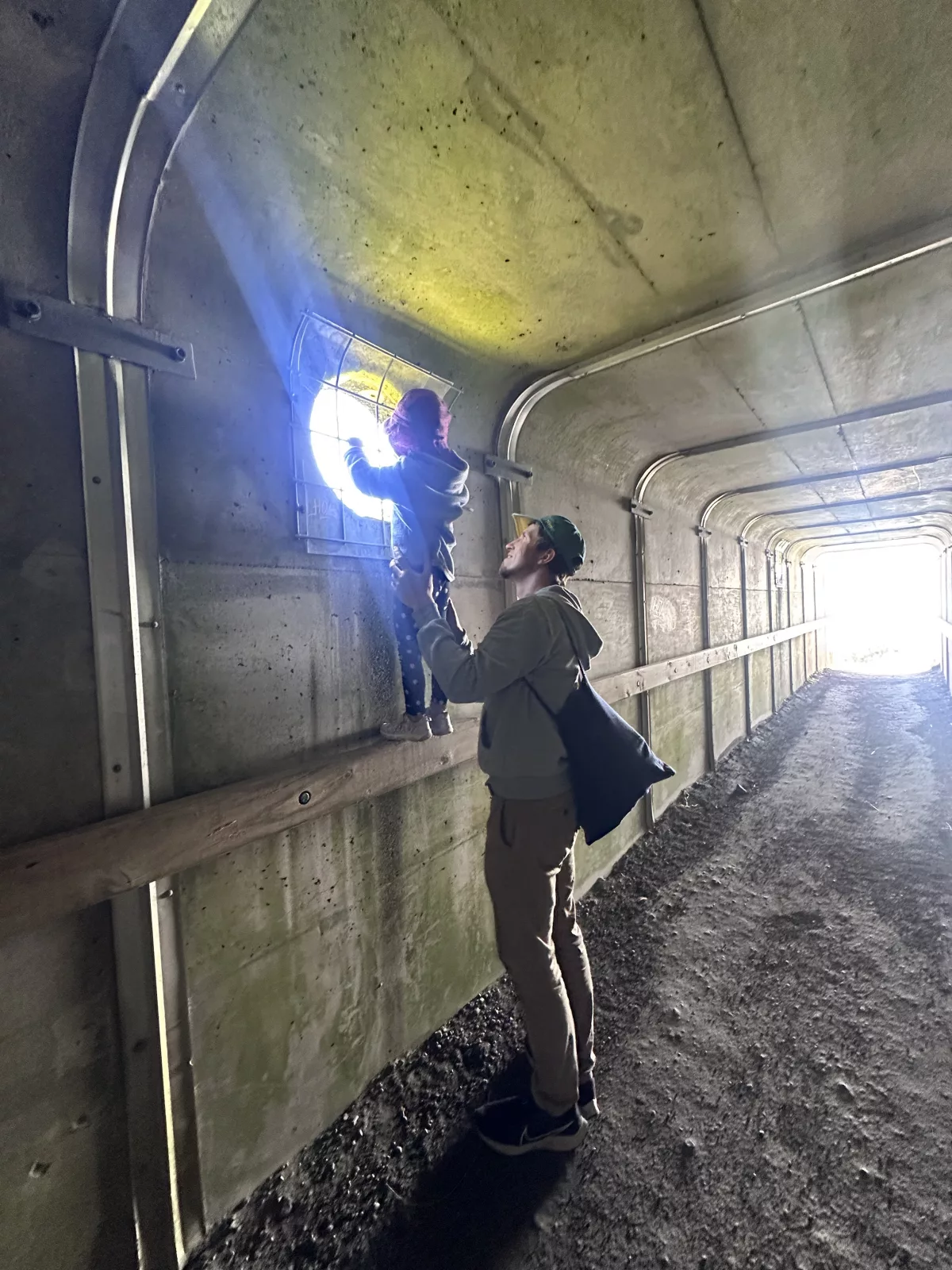 Kurz vorher geht es noch durch einen Tunnel (Schutz vor herabfallenden Steinen)