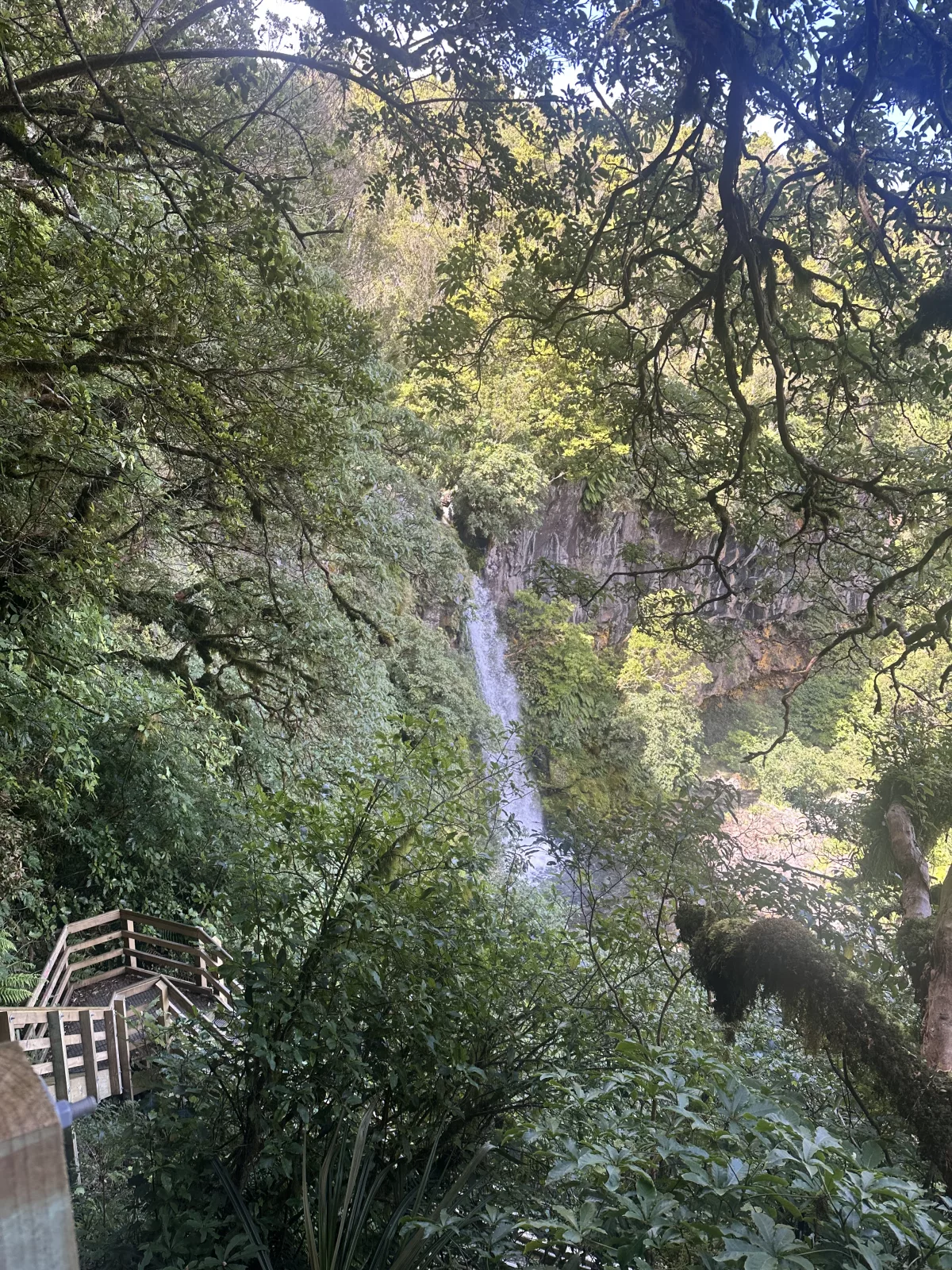 Ein erster Blick auf den Wasserfall von oben