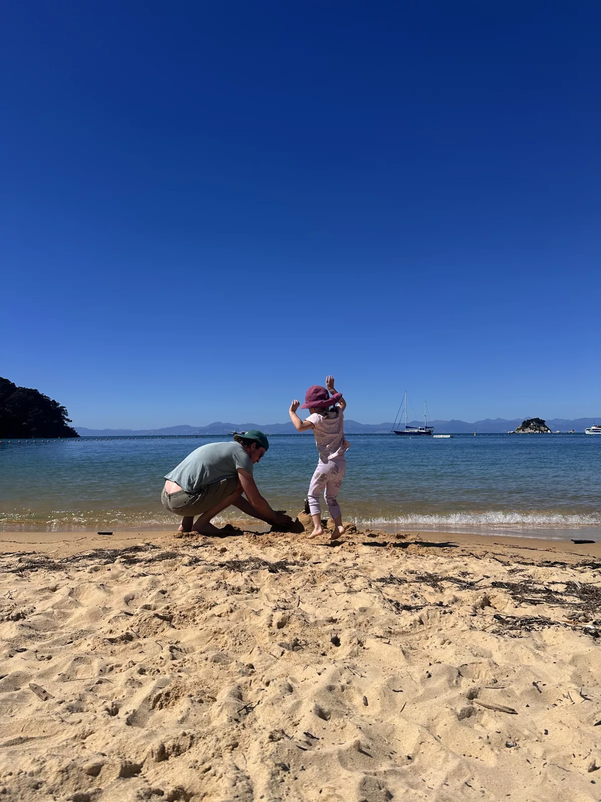 Auch für Sandburgen ist der feine Sand perfekt geeignet