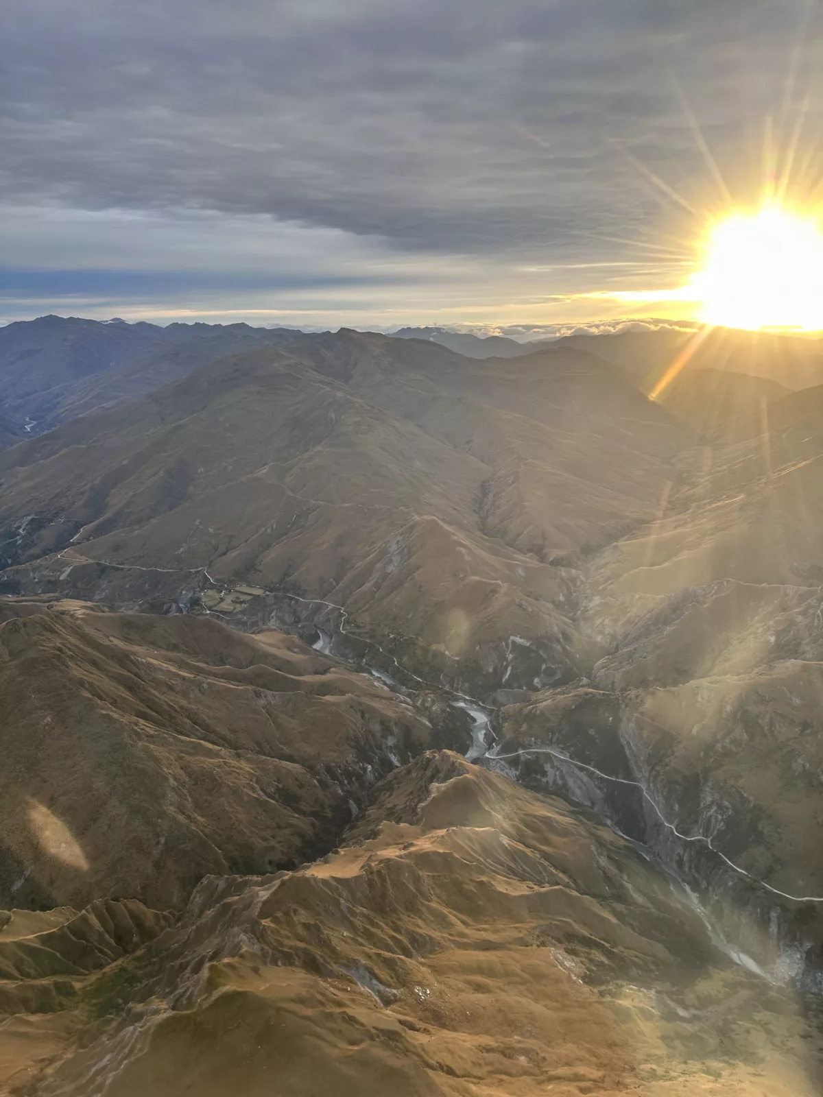 Beste Art in den Tag zu starten - Rundflug bei Sonnenaufgang