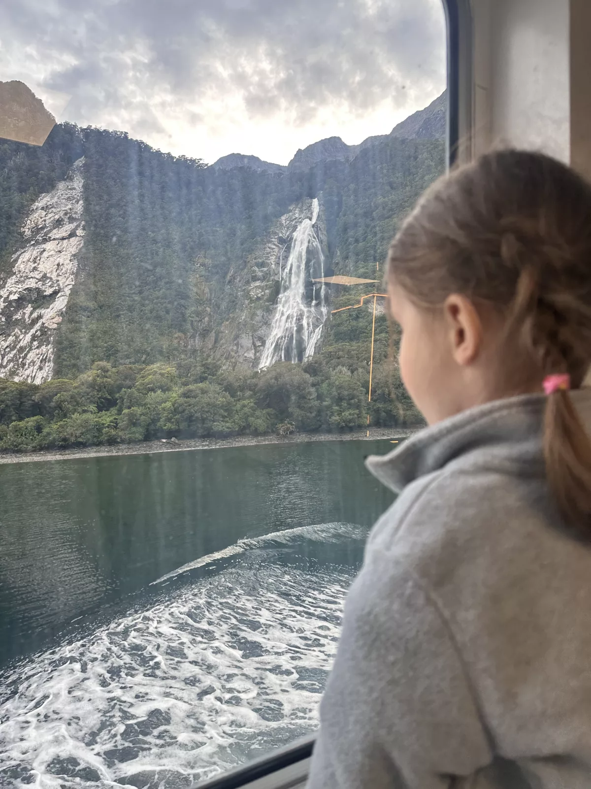 Erster Wasserfall direkt nach der Abfahrt