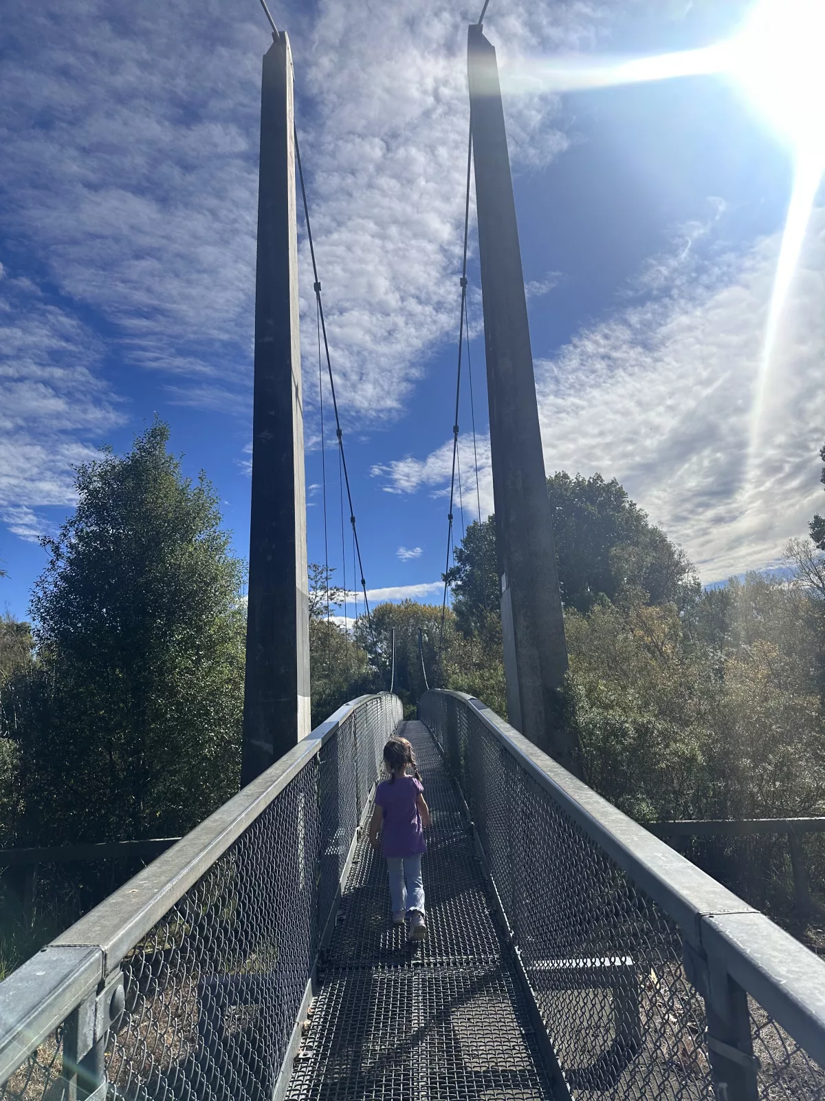 Auch hier gibt es wieder eine Hängebrücke