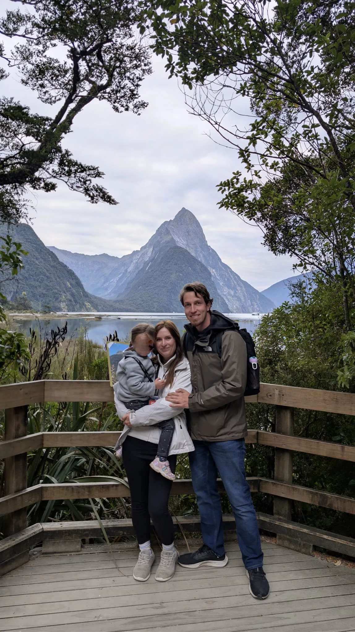 Familienfoto in Milford Sound