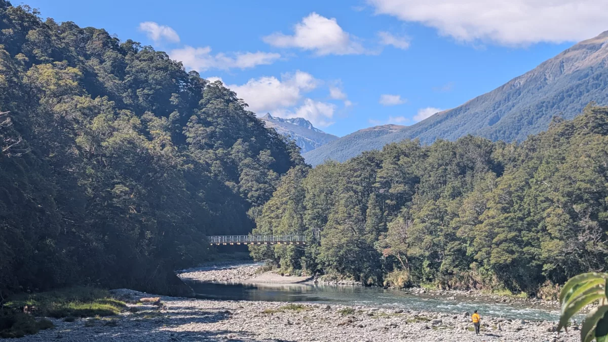 Eine der Hängebrücken an den Blue Pools