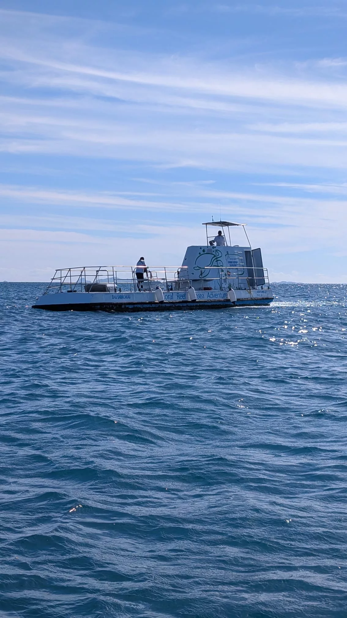 U-Boot mit Glasboden vor South Sea Island U-Boot mit Glasboden vor South Sea Island