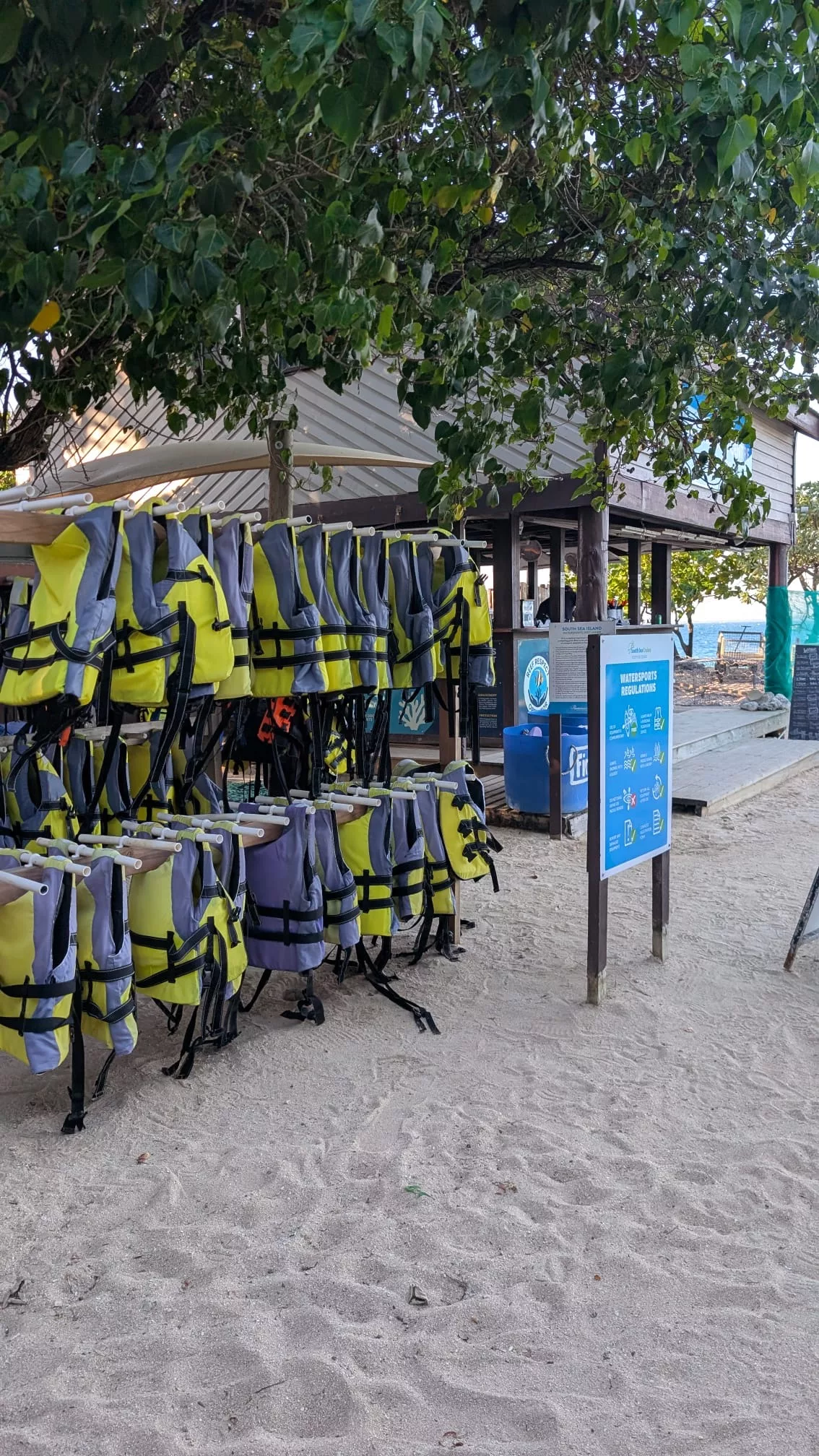 Schnorchel- und Wassersport-Equipment zum Ausleihen Wassersport-Equipment zum Ausleihen auf South Sea Island