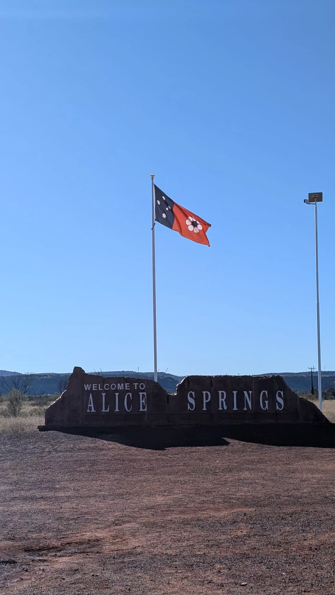 Willkommen in Alice Springs Willkommensschild von Alice Springs