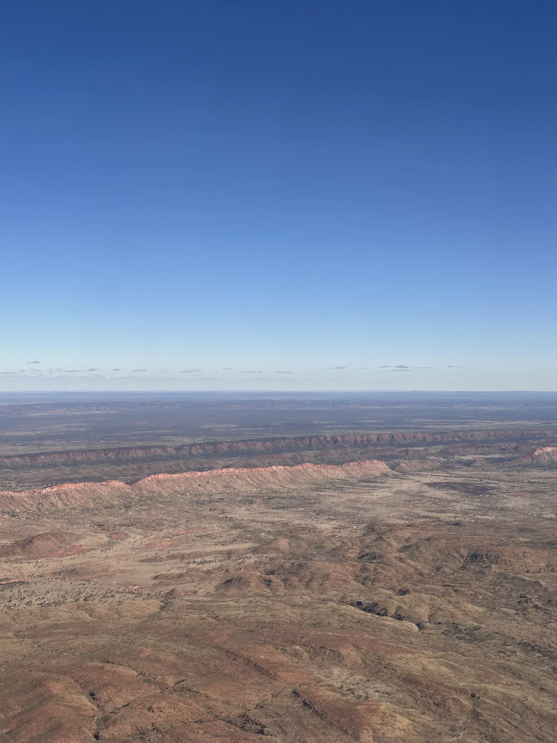 Die MacDonnell Ranges von oben