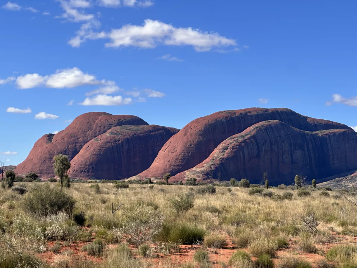 Kata Tjuta (manchmal auch „die Olgas“ genannt) Blick auf Kata Tjuta