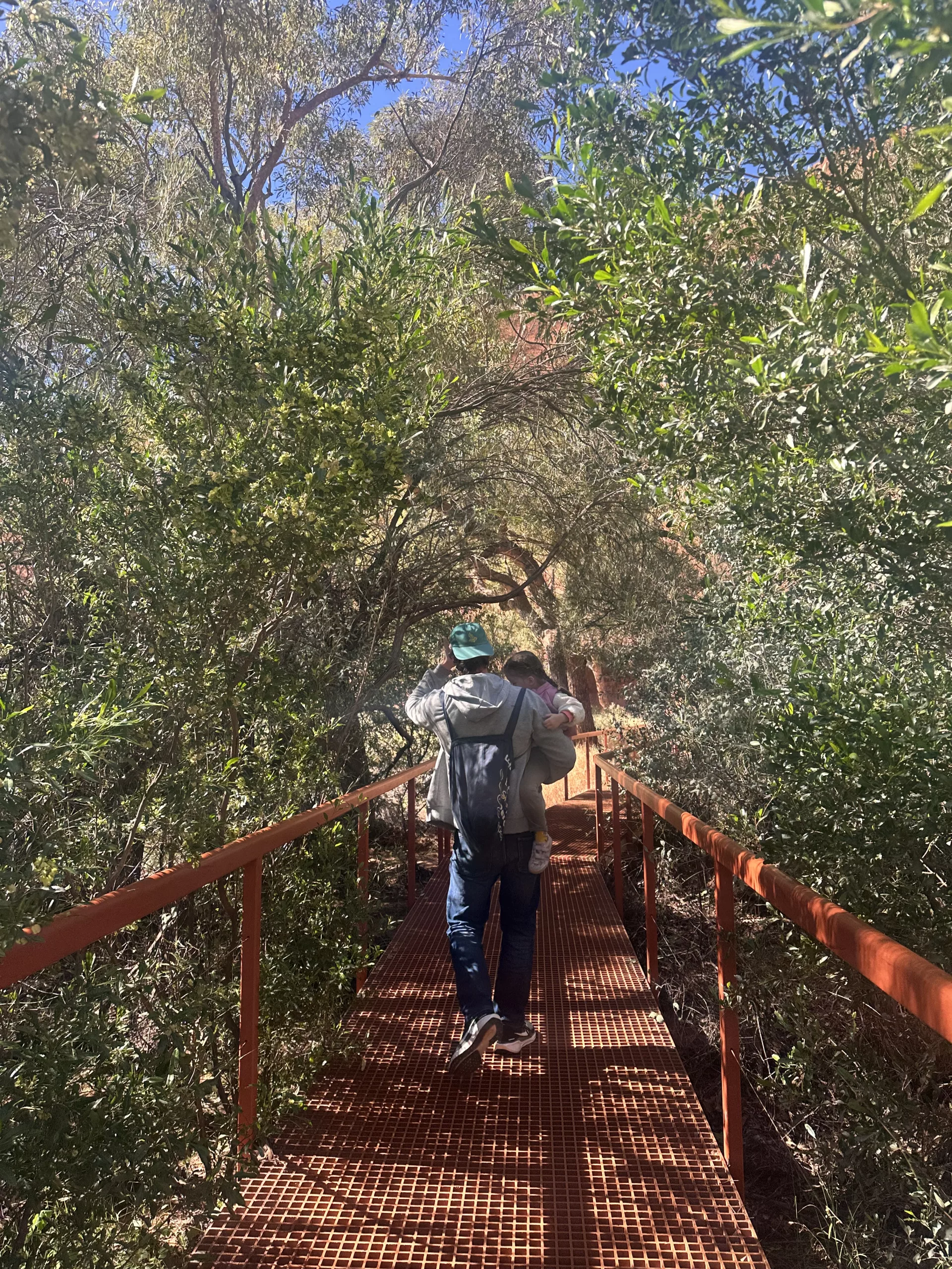 Unterwegs auf dem Mala Walk am Uluru