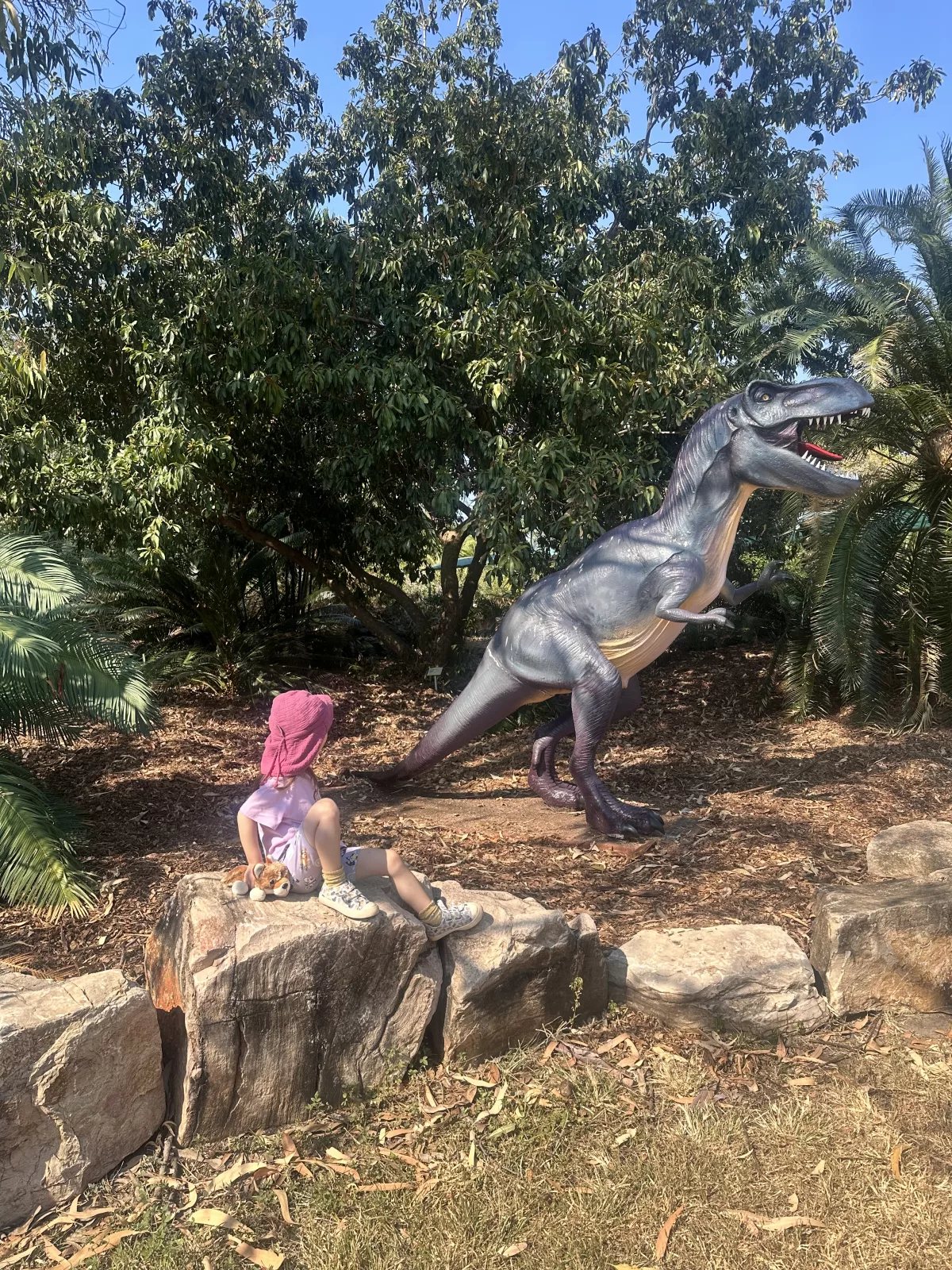 Für kleinere Kinder eine schöne Abwechslung Dinosaurier im Botanischen Garten von Darwin