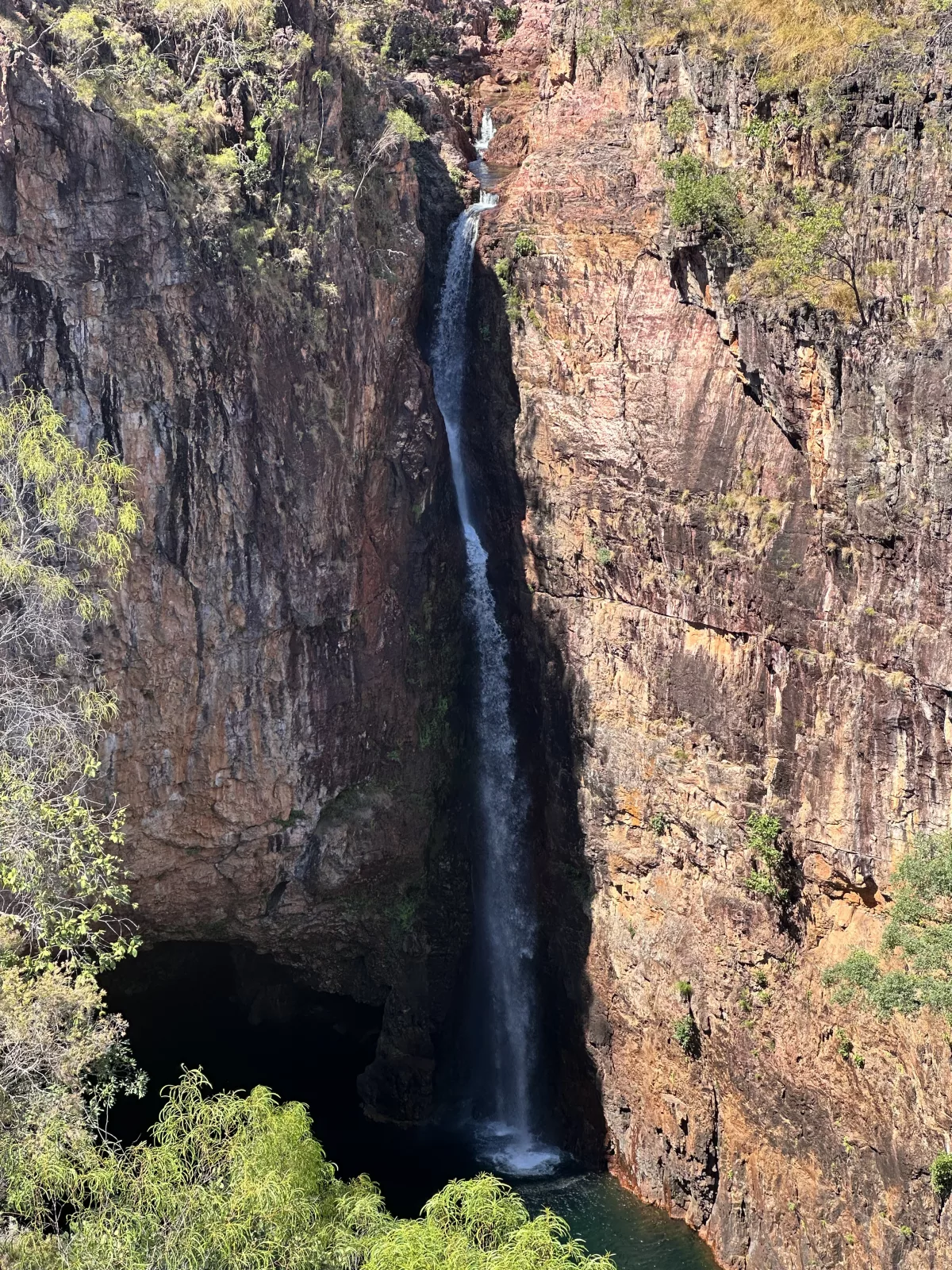 Aussicht auf den Tolmer Falls Wasserfall (Dry Season) Tolmer Falls Wasserfall