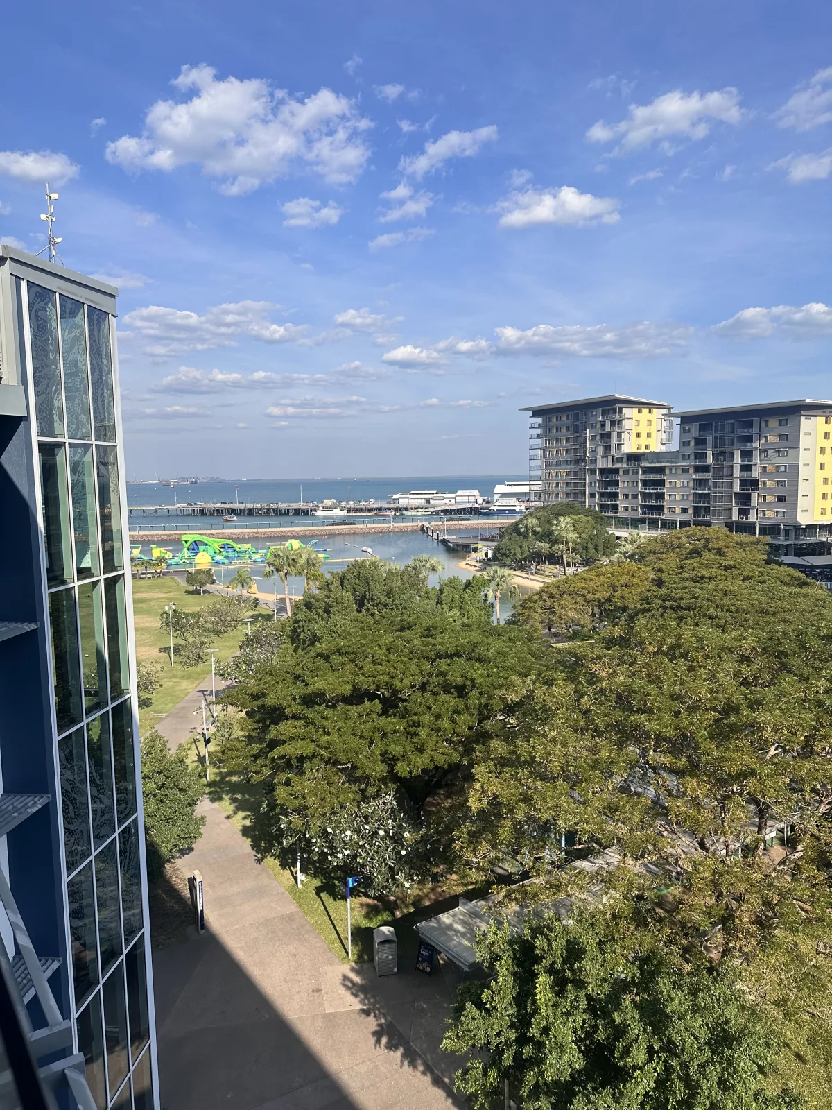 Blick auf die Darwin Waterfront von oben Darwin Waterfront mit Aqua Park und Lagune