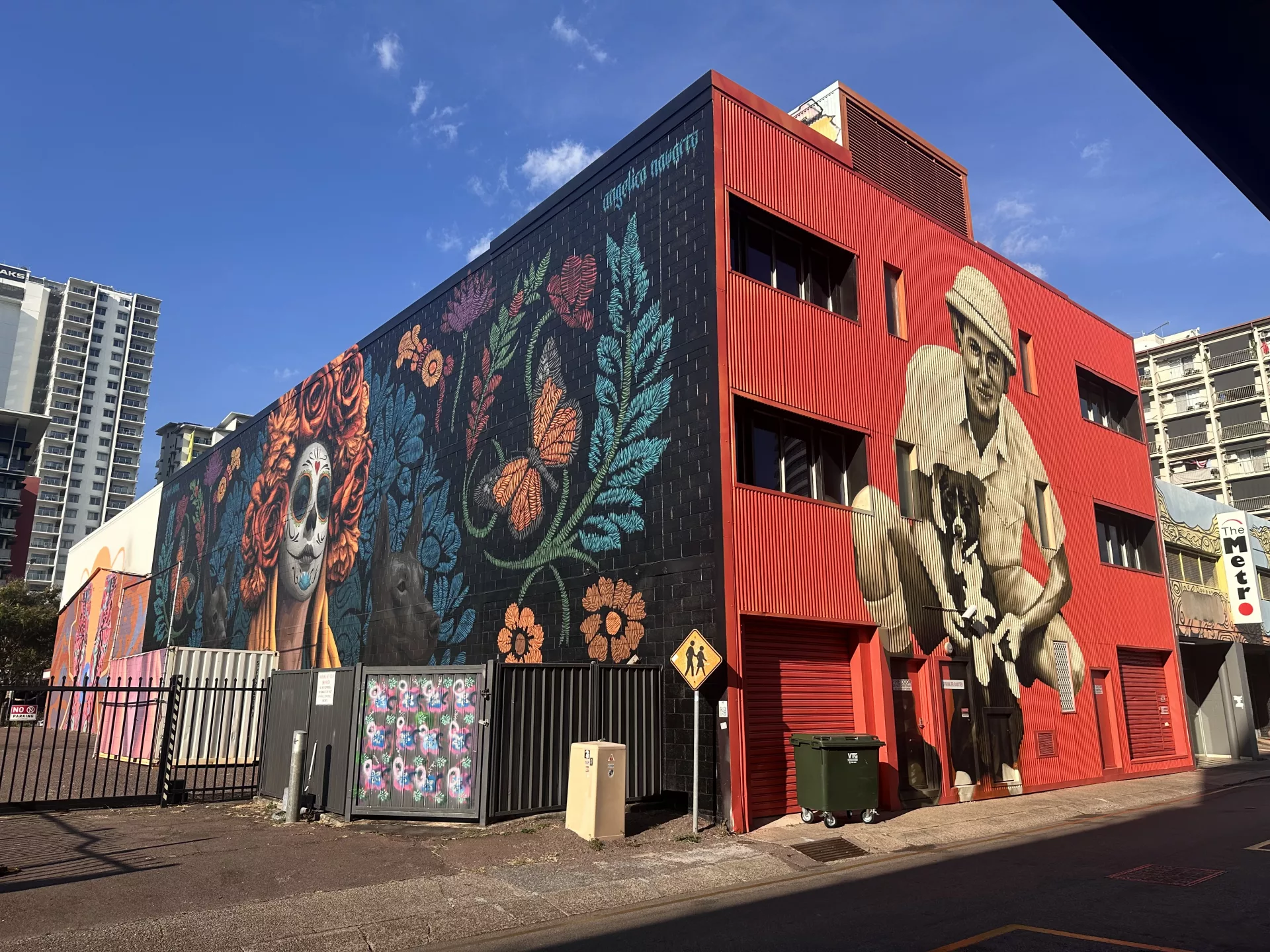 Street Art La Catrina und Gunnar the Veteran Dog