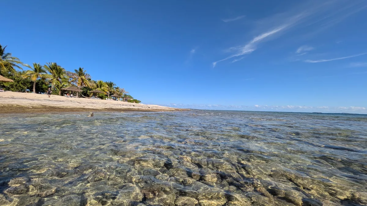 Riffschuhe sind auf South Sea Island empfehlenswert South Sea Island Riff mit klarem Wasser