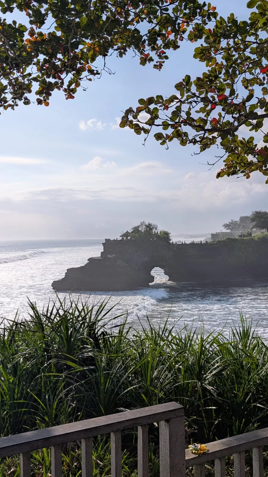 Blick auf den Batu Bolong Tempel auf Bali