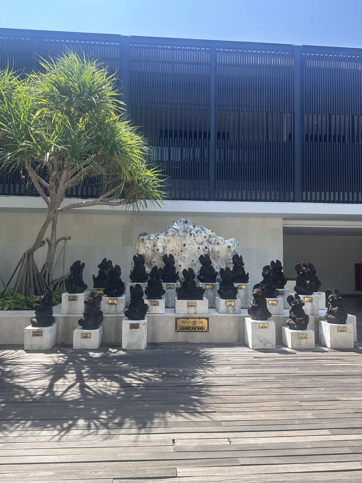 Gamelan Statuen im ANVAYA Hotel Bali